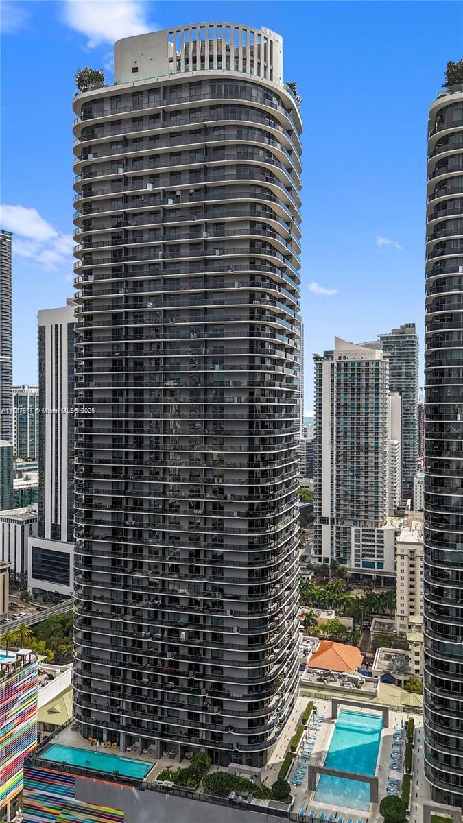 45 SW 9th St #4703, Miami FL 33130