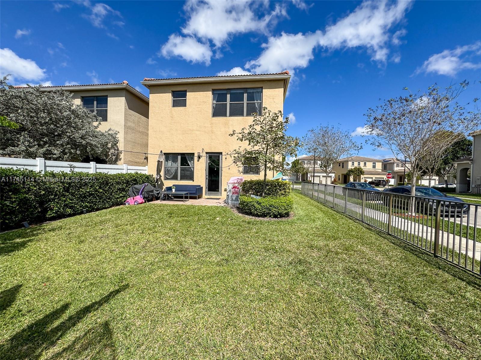 686 NE 191st Ter, Miami FL 33179