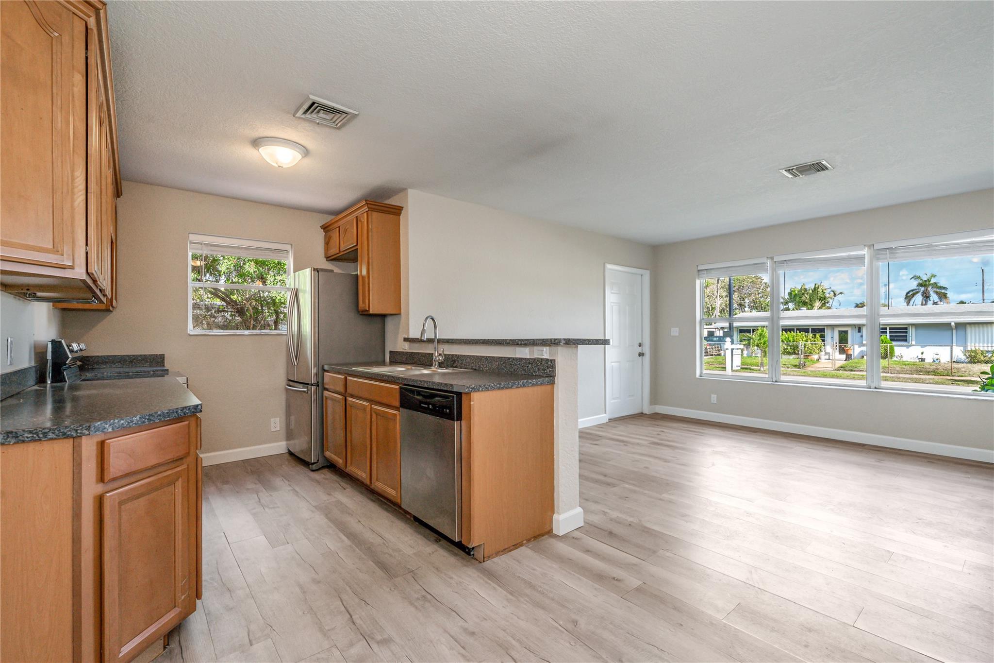 1230 Ne 42nd St Pompano Beach FL 33064 | F10489550