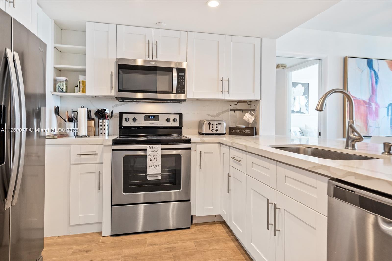 400 S Pointe Dr #1102, Miami Beach FL 33139