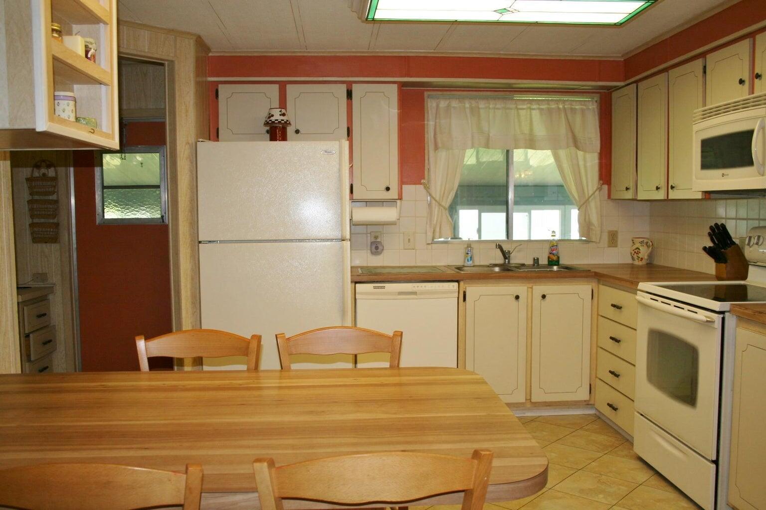 Homes for sale in Hobe Sound, FL | 6985 Se Amendment Street, Hobe Sound, FL 33455 | MLS# R11068198