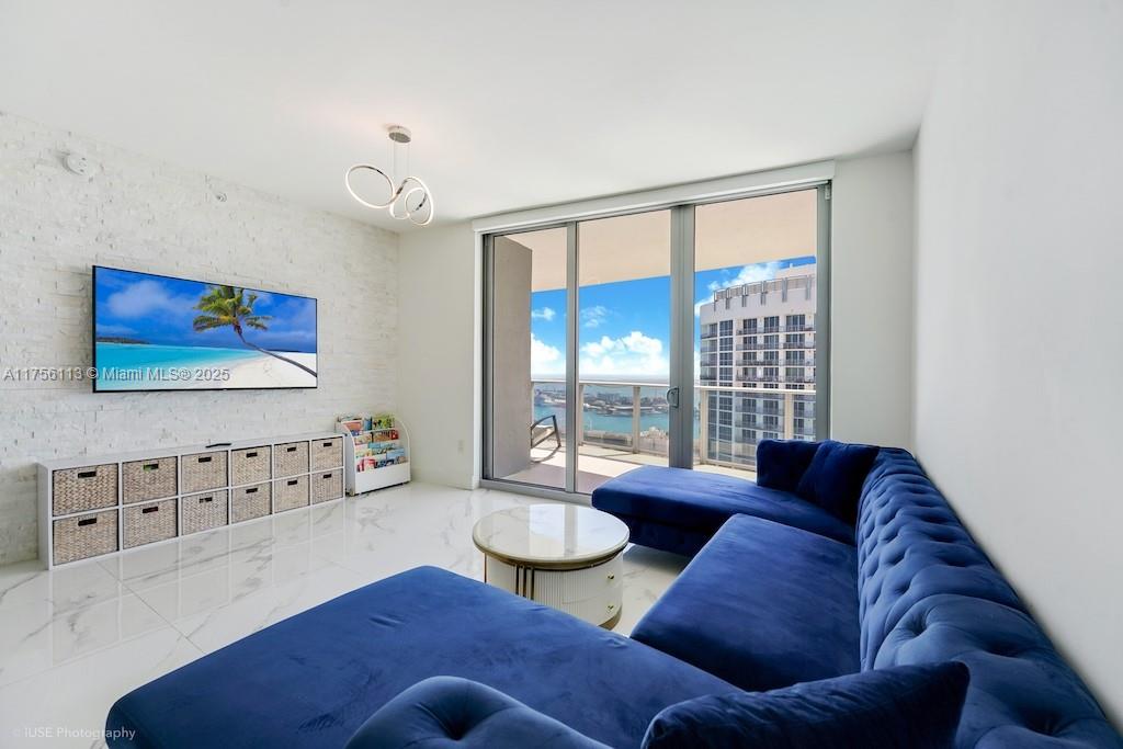 Condo for Sale in Miami, FL