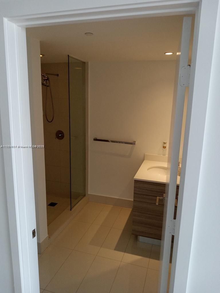 121 NE 34th St #2010, Miami FL 33137