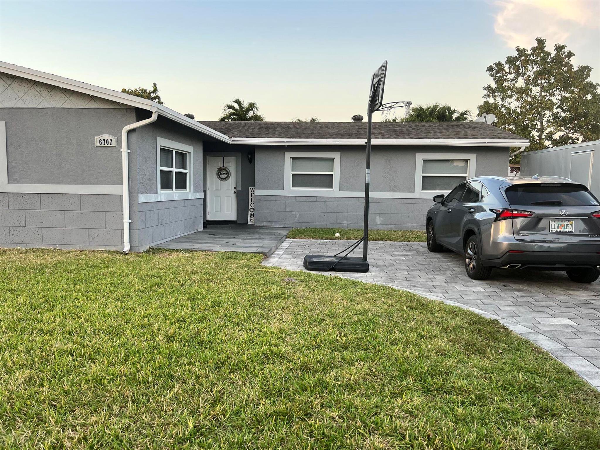 6707 Stardust Drive North Lauderdale FL 33068 | R11068387