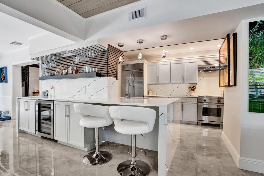 Quartz counter with waterfall edge