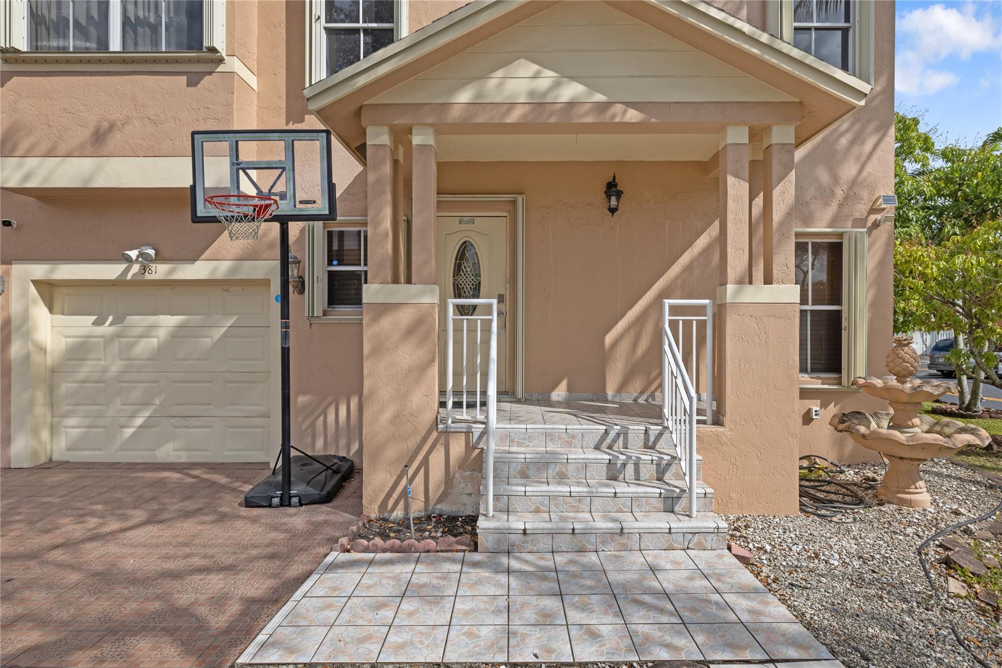 381 102nd Ter Pembroke Pines FL 33026 | F10483674