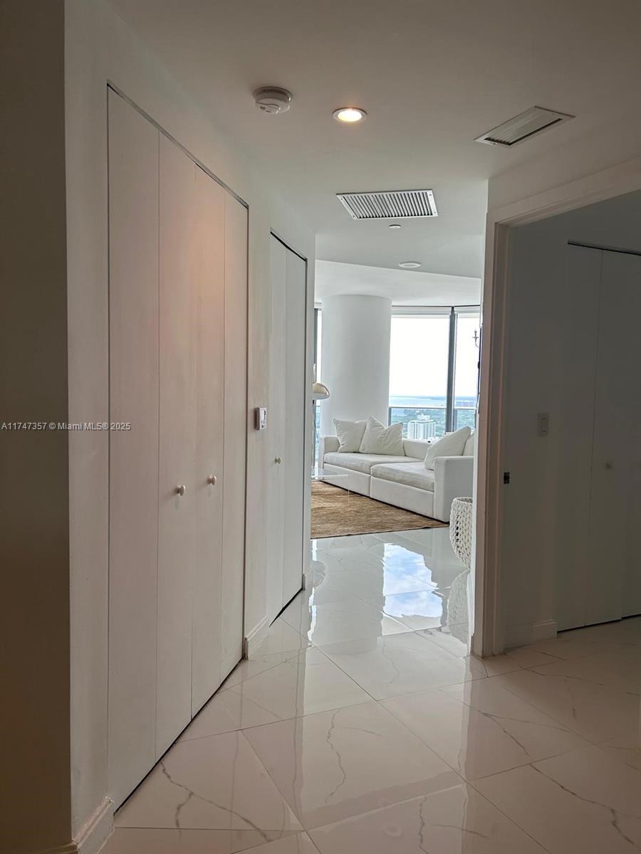 45 SW 9TH ST #3306, Miami FL 33130