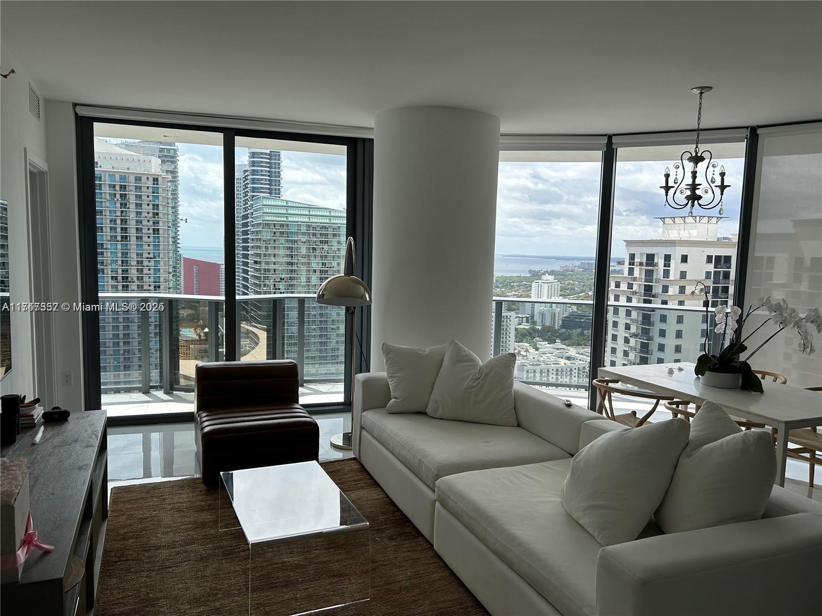 45 SW 9TH ST #3306, Miami FL 33130