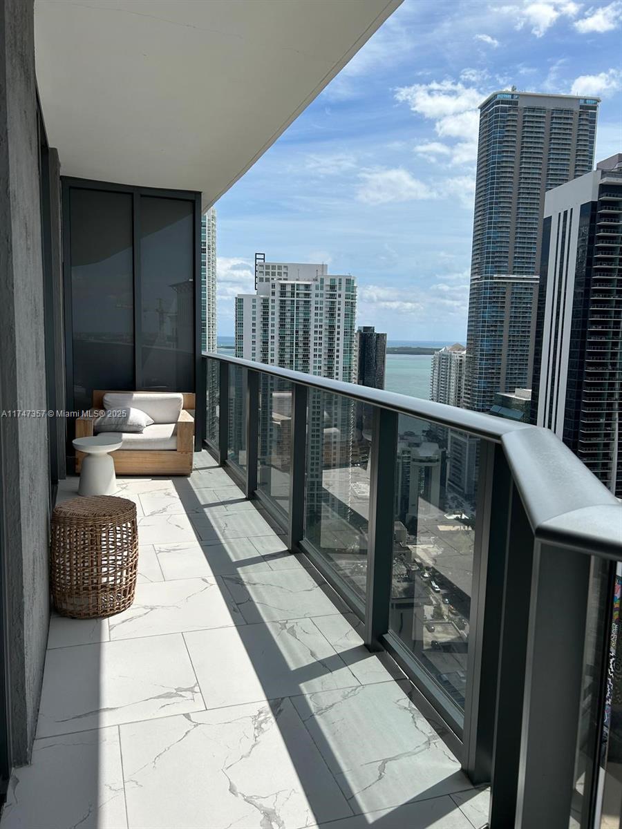 45 SW 9TH ST #3306, Miami FL 33130