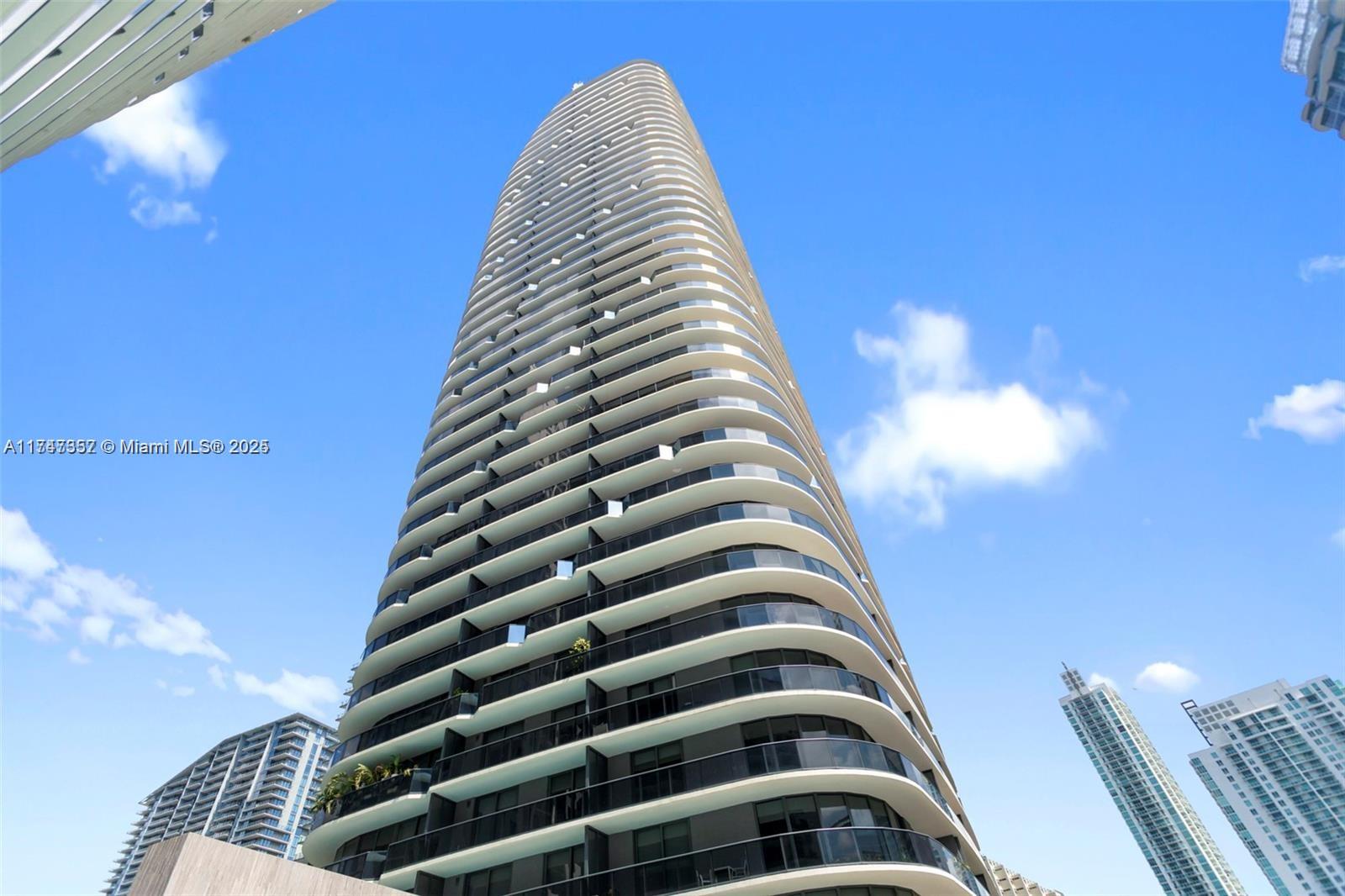 45 SW 9TH ST #3306, Miami FL 33130
