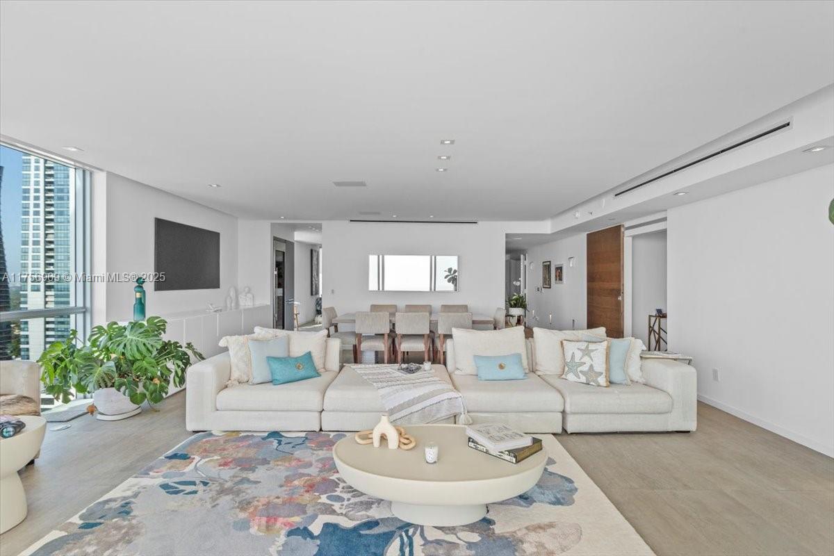 1331 Brickell Bay Dr #4211, Miami FL 33131