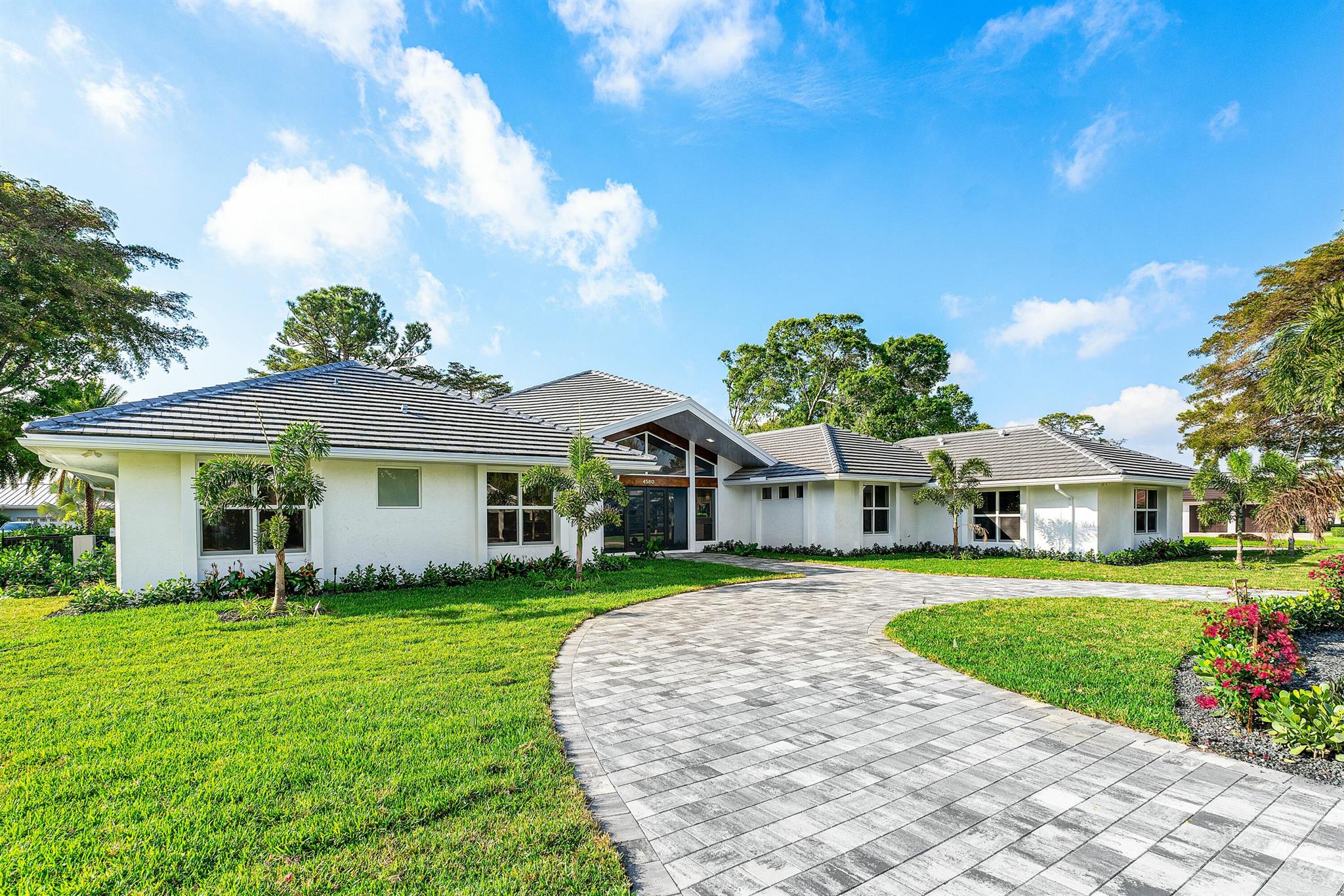 Homes for sale in Delray Beach, FL | 4580 Oak Tree Court, Delray Beach, FL 33445 | MLS# R11069120