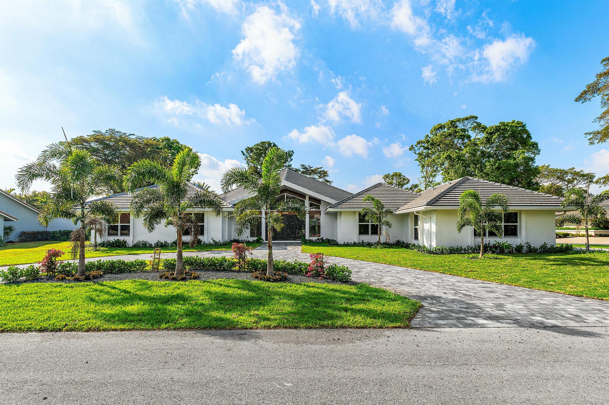 Homes for sale in Delray Beach, FL | 4580 Oak Tree Court, Delray Beach, FL 33445 | MLS# R11069120