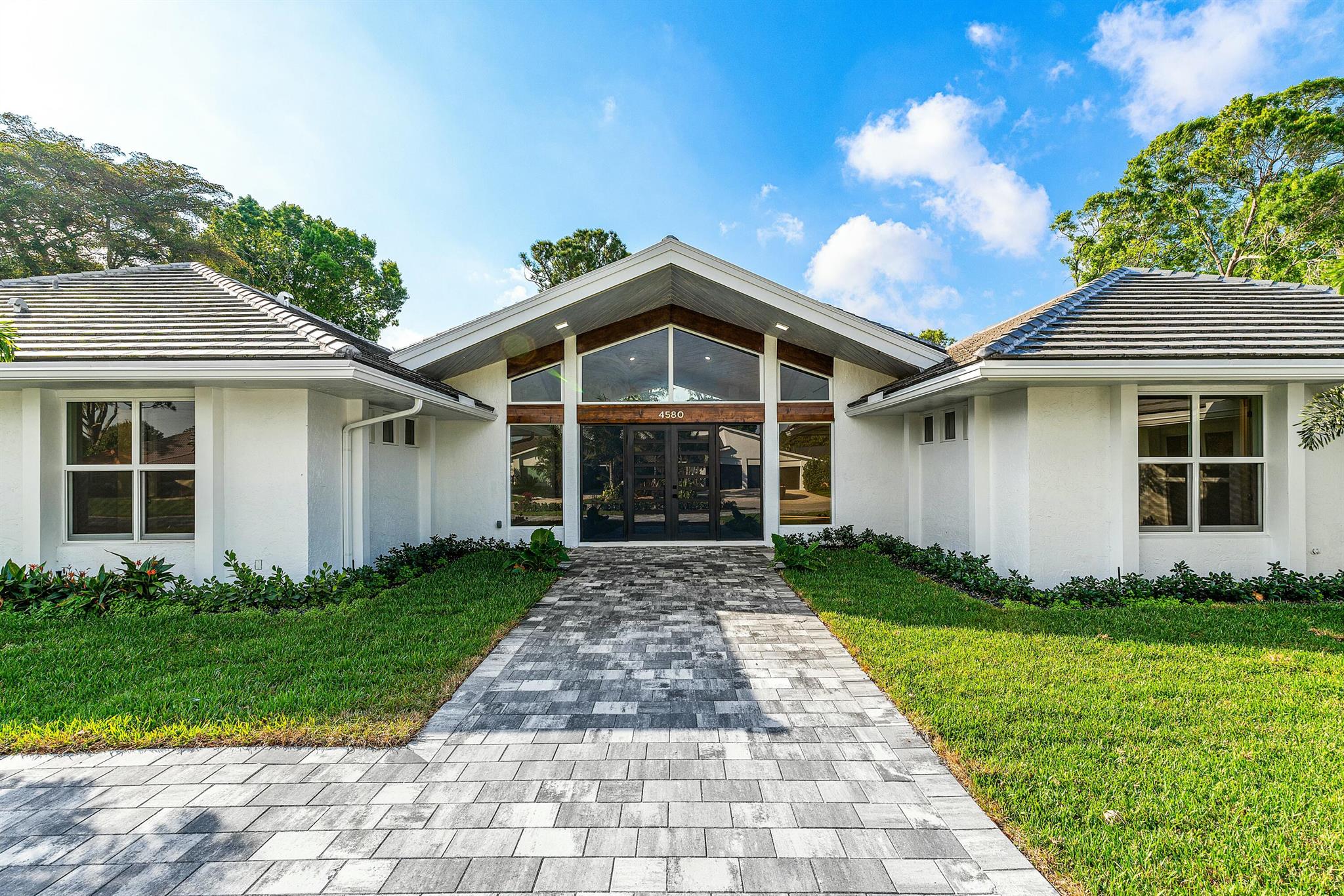 Homes for sale in Delray Beach, FL | 4580 Oak Tree Court, Delray Beach, FL 33445 | MLS# R11069120