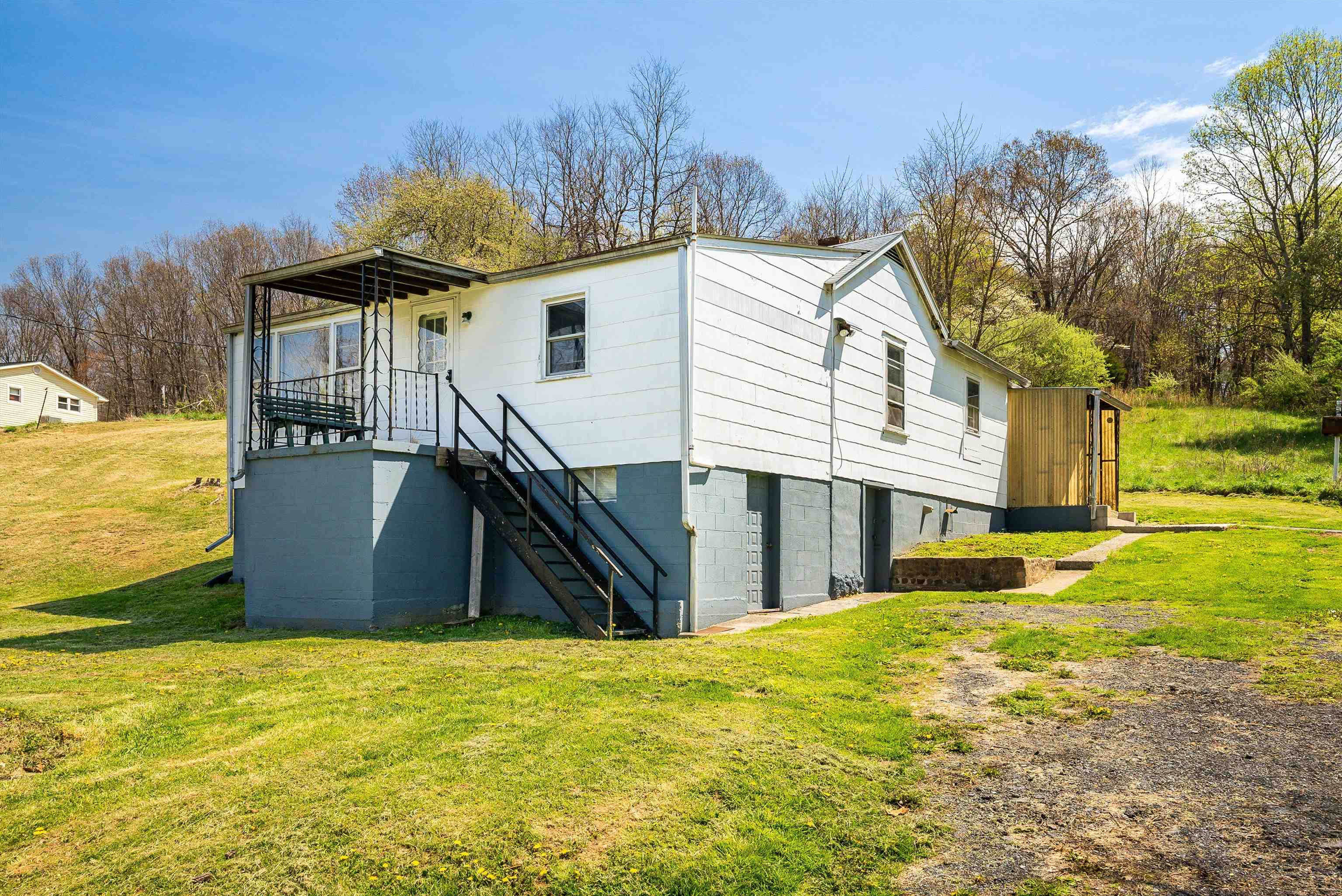 431 Smoky Row Rd