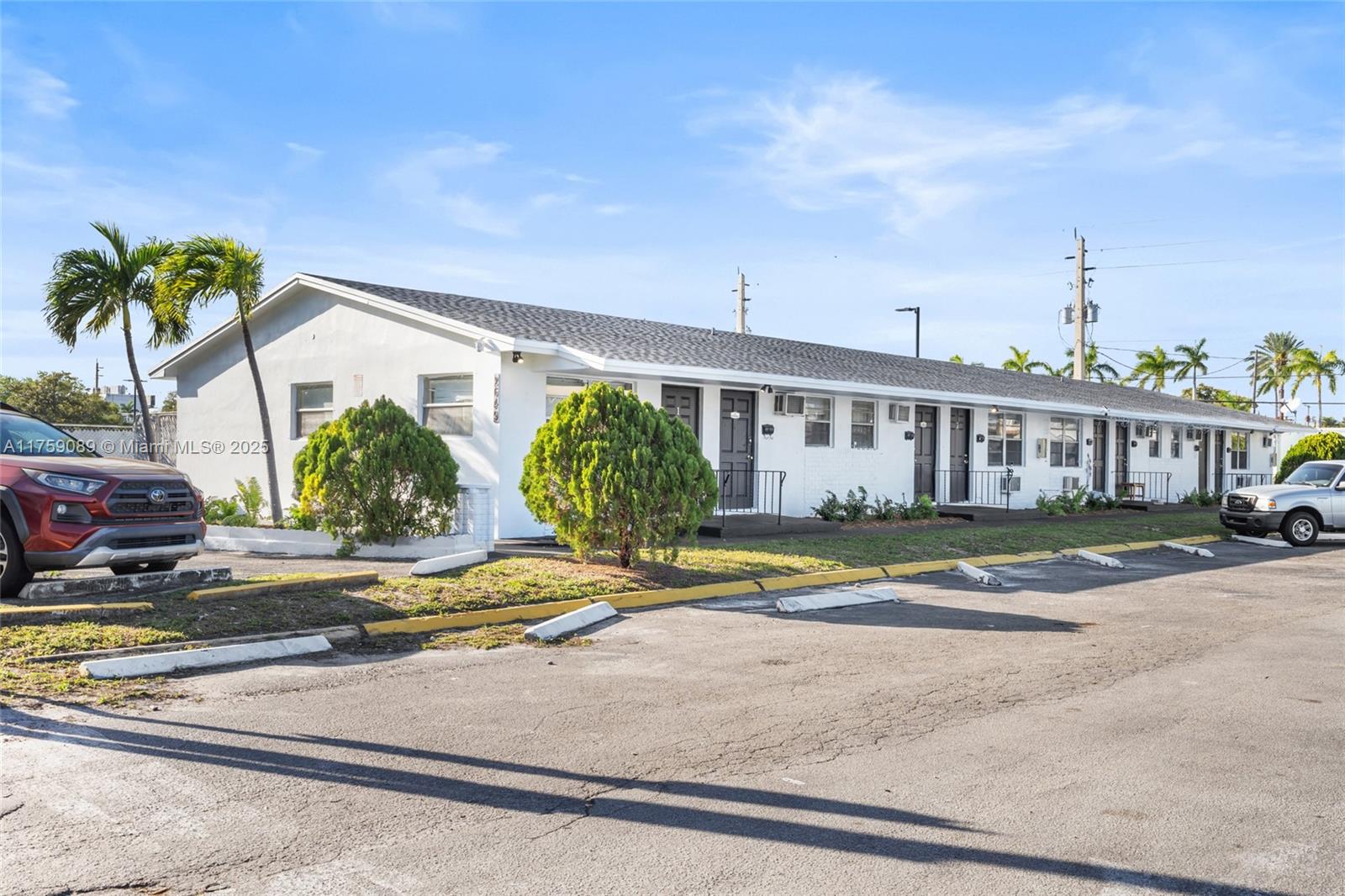 Hollywood Little Ranches