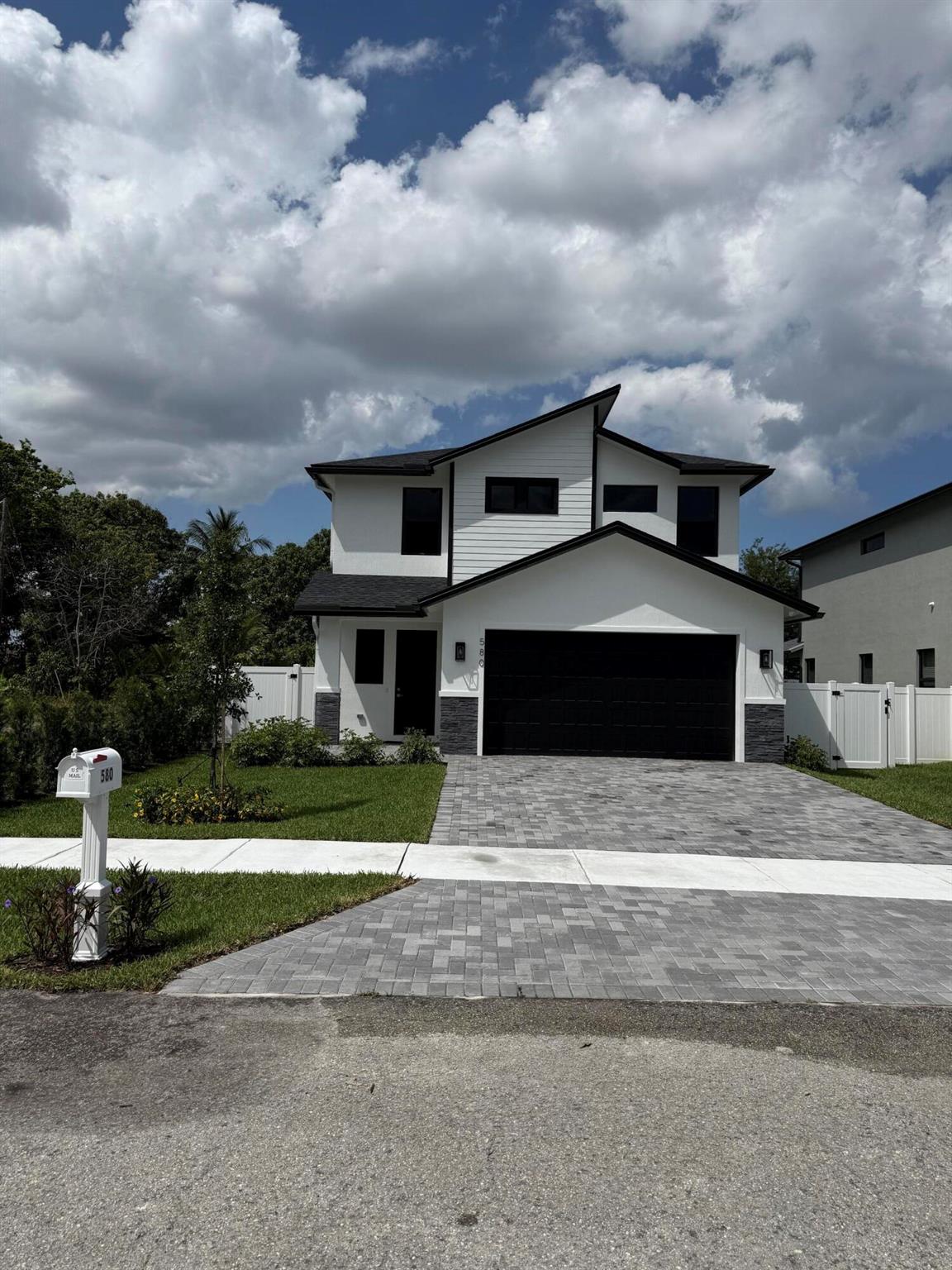 580 Lucky Lane Delray Beach FL 33444 | R11070055