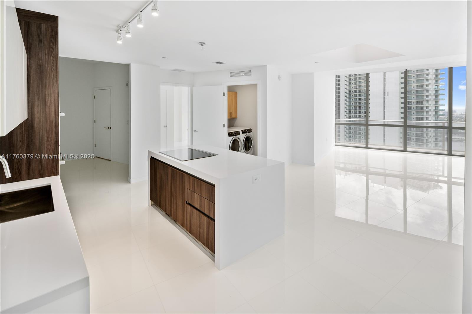 Condo for Sale in Miami, FL