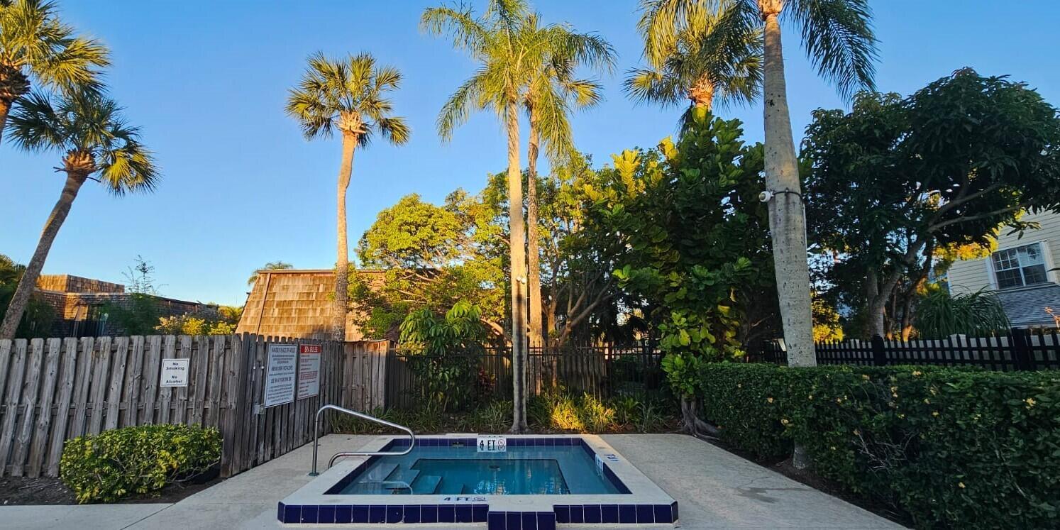 Homes for sale in Vero Beach, FL | 335 S Waverly Pl #7a, Vero Beach, FL 32960 | MLS# R11070516