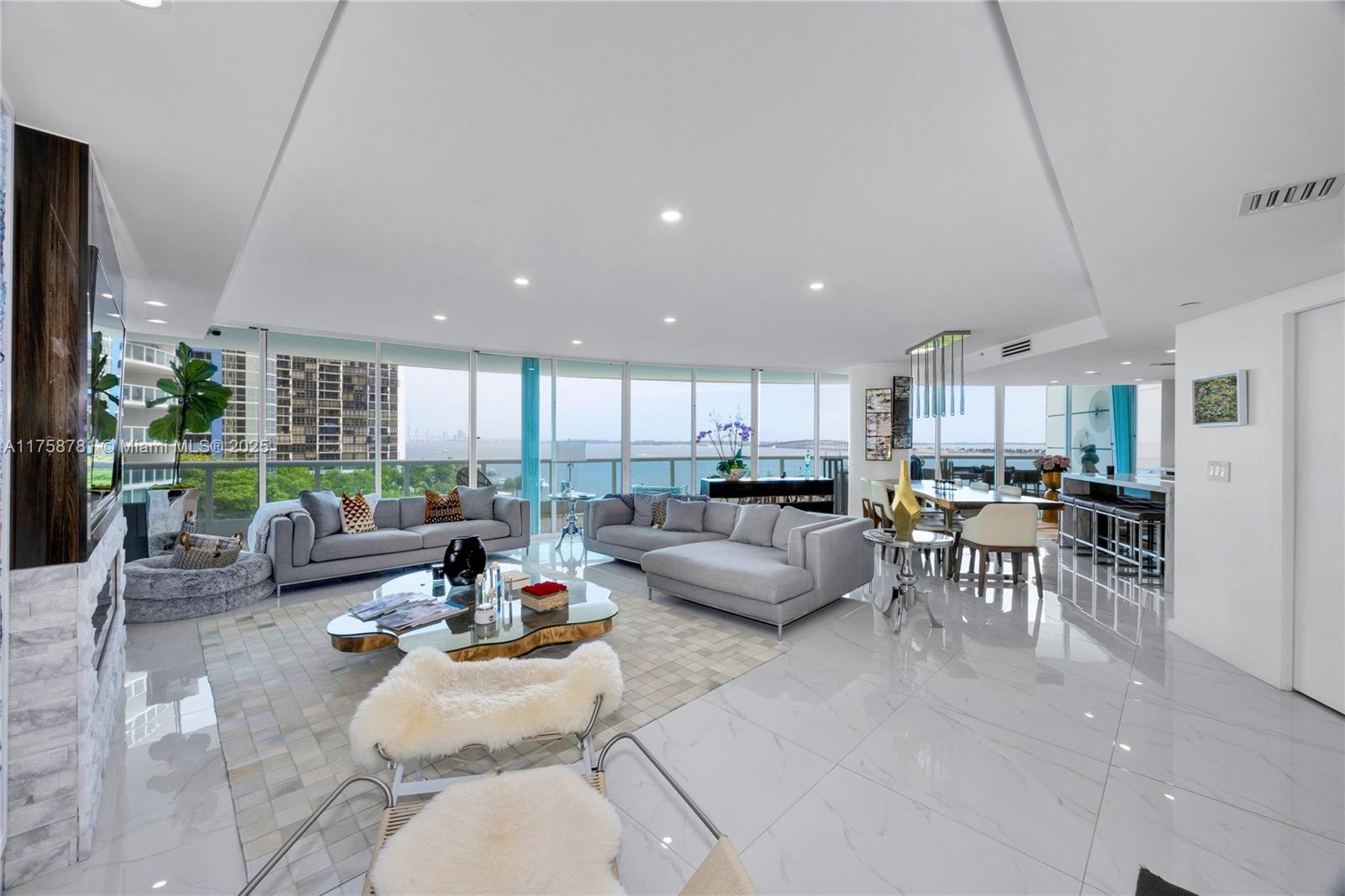 Condo for Sale in Miami, FL