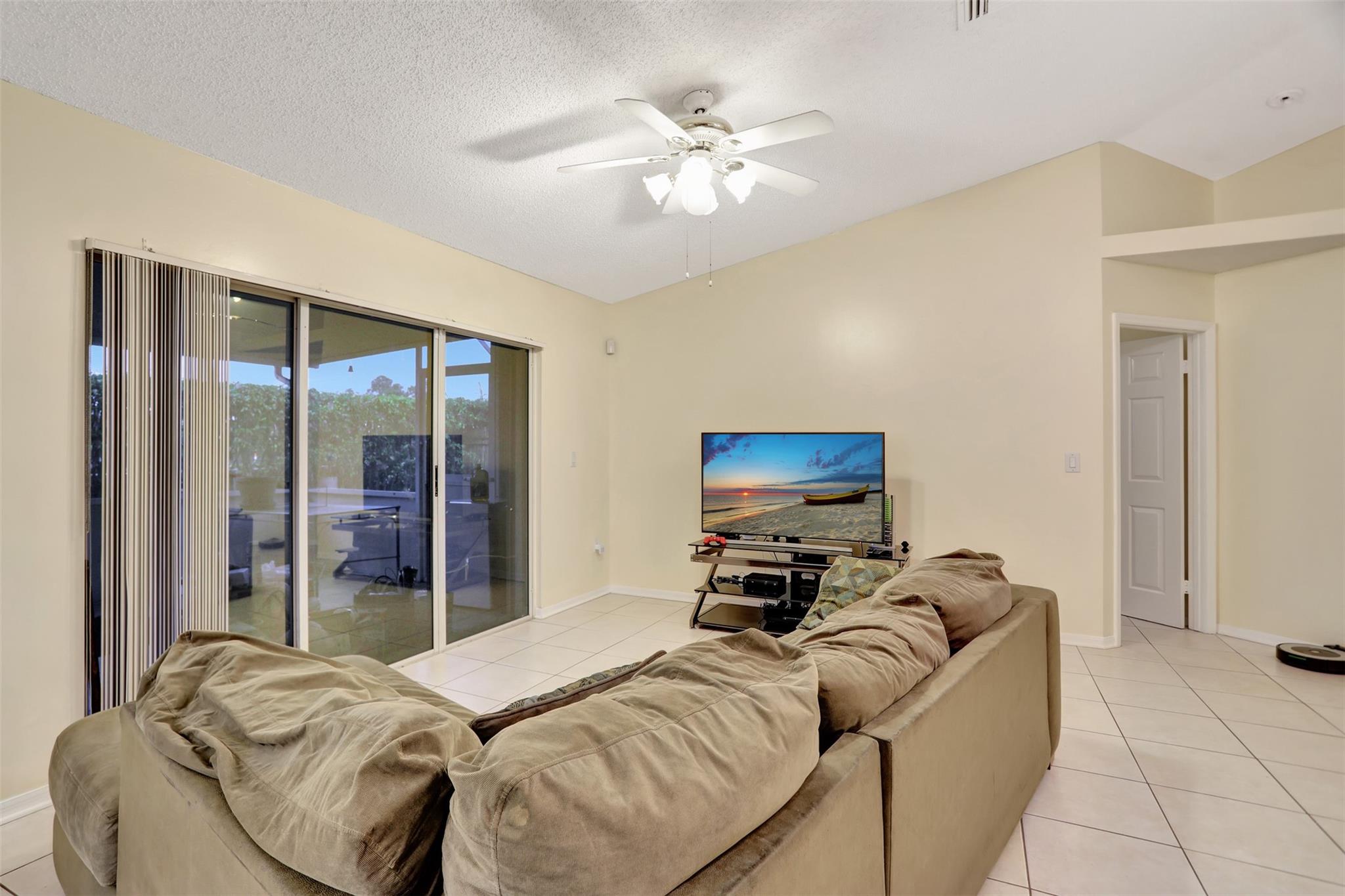 2421 Nw 72nd Ave Margate FL 33063 | F10490804