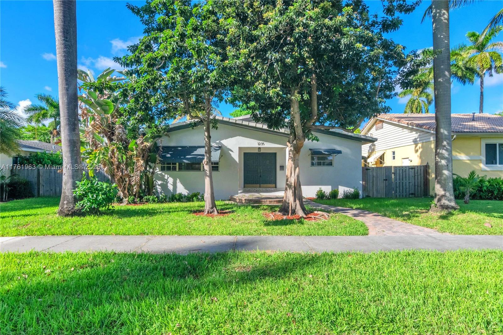 Hollywood Lakes Section