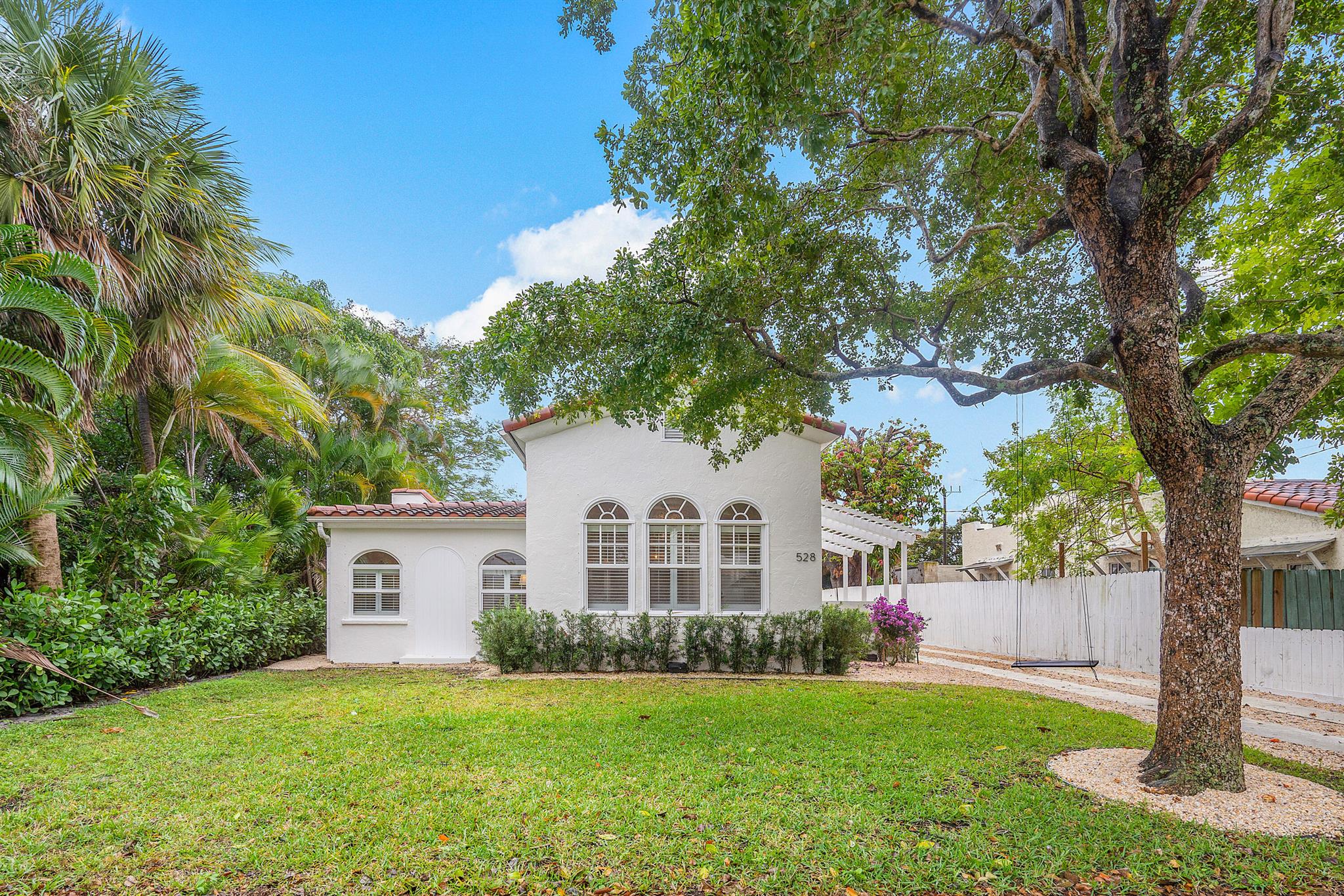 528 34th Street West Palm Beach FL 33407 | R11070748