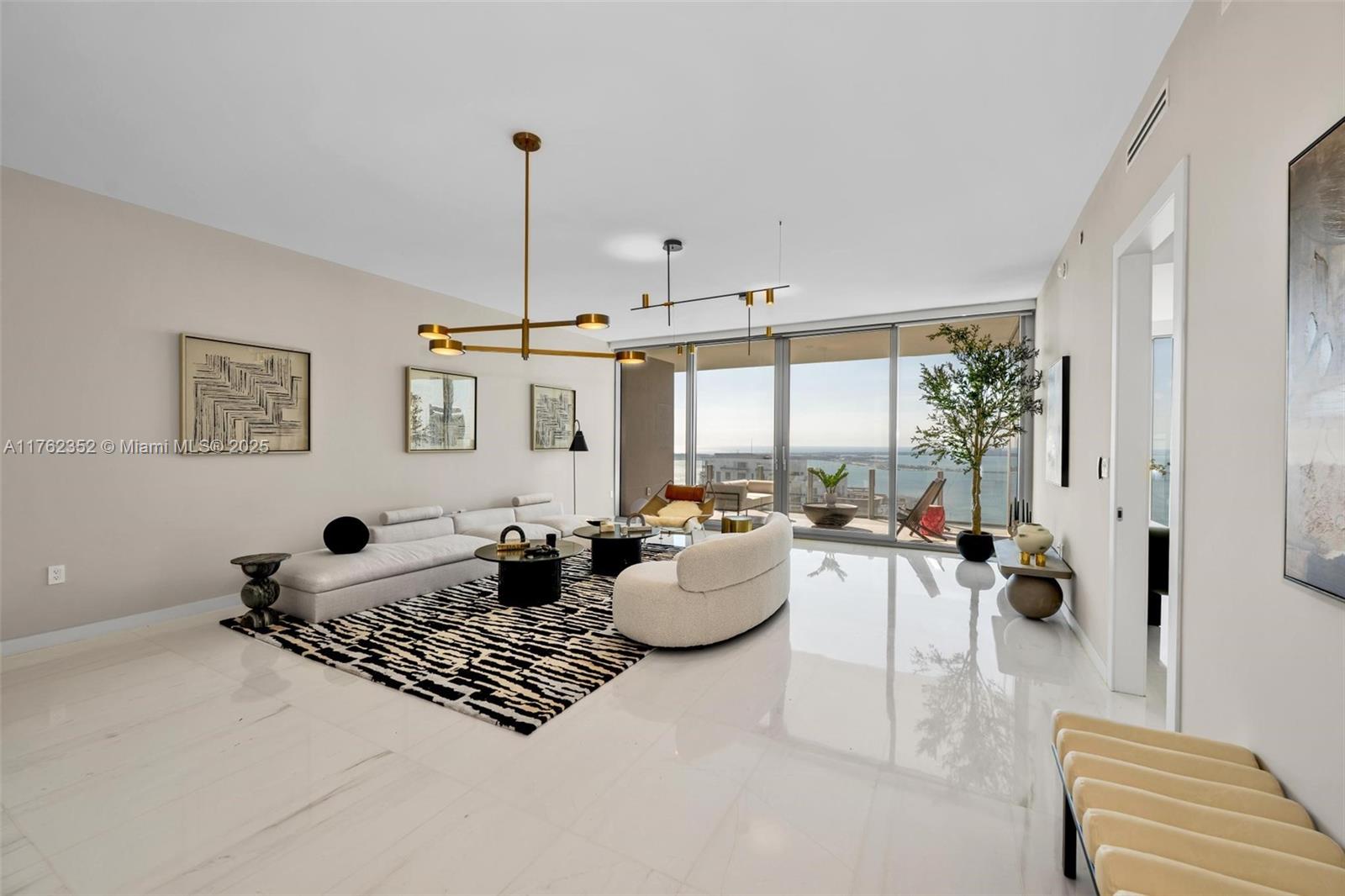 Apartamento à Venda em Miami, FL