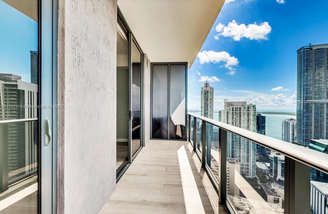 45 SW 9th St #4104, Miami FL 33130