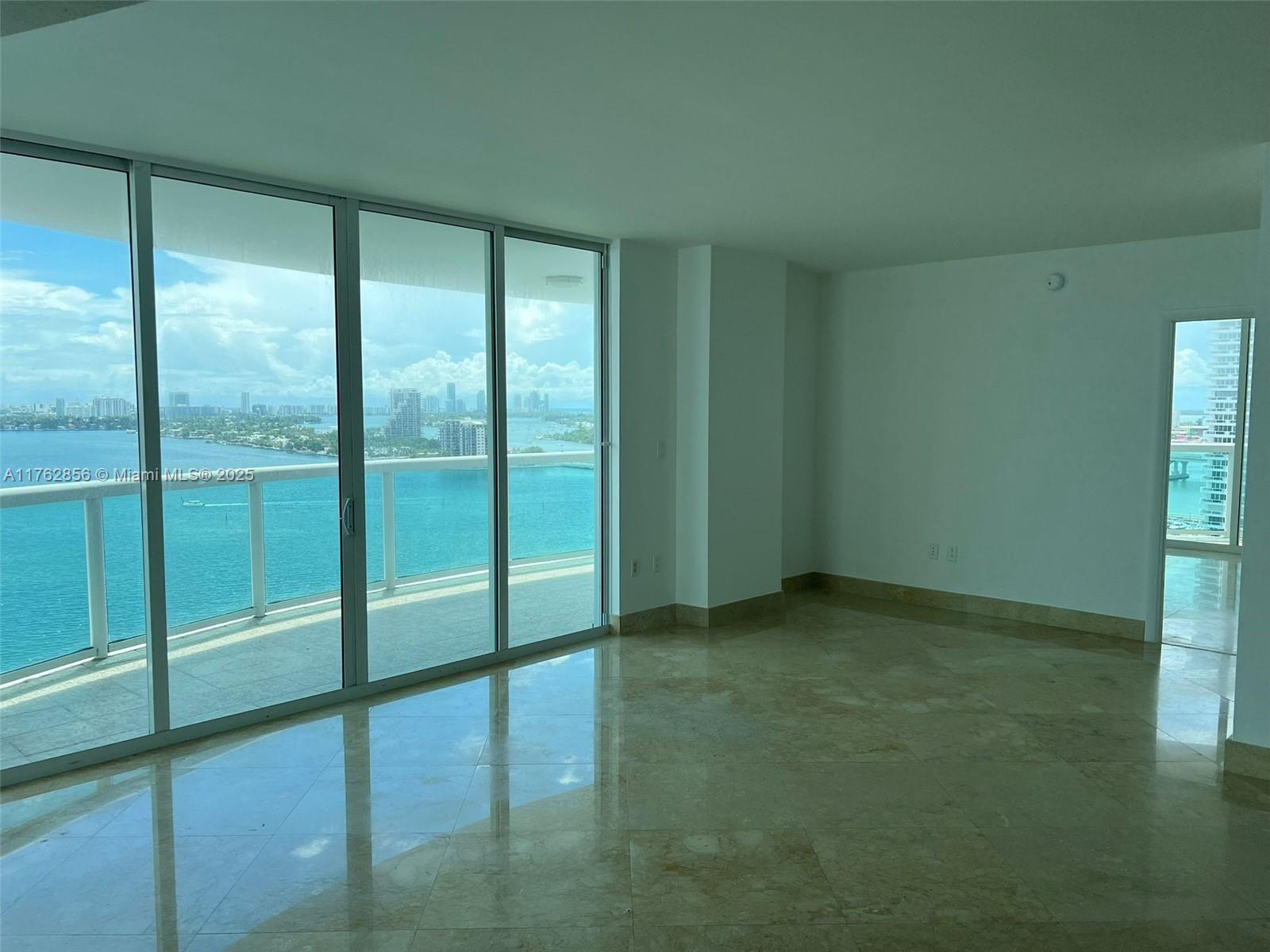 Apartamento à Venda em Miami, FL