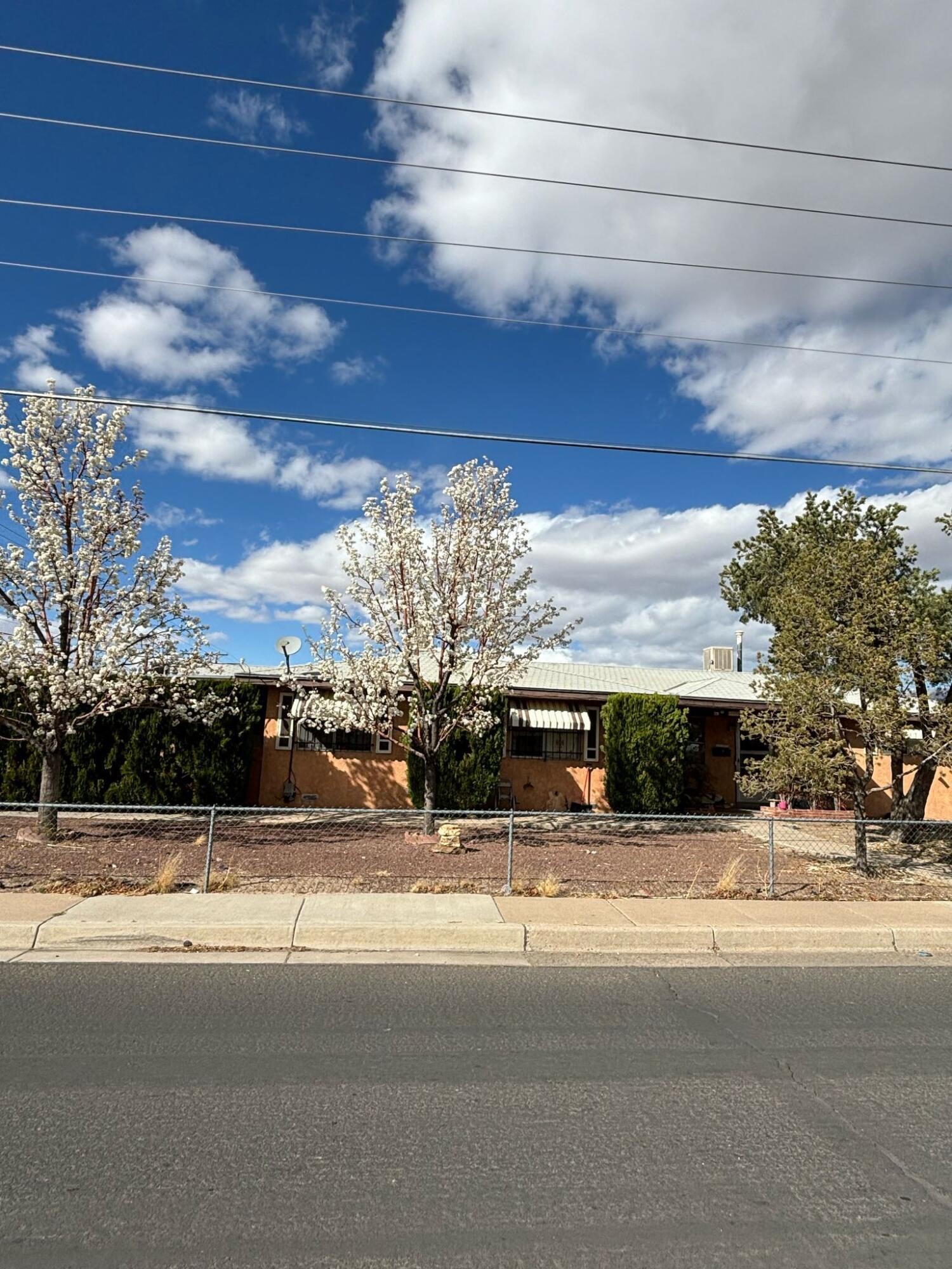 Homes for sale in Albuquerque, NM | 445 California St Se, Albuquerque, NM 87108 | MLS# 1080102