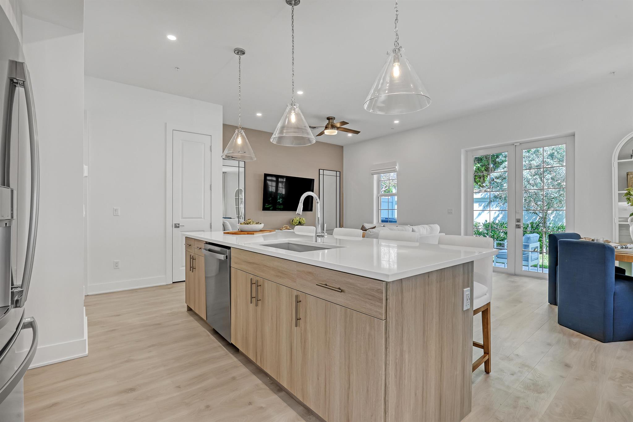 Homes for sale in Tequesta, FL | 107 Royal Palm Circle, Tequesta, FL 33469 | MLS# R11071766