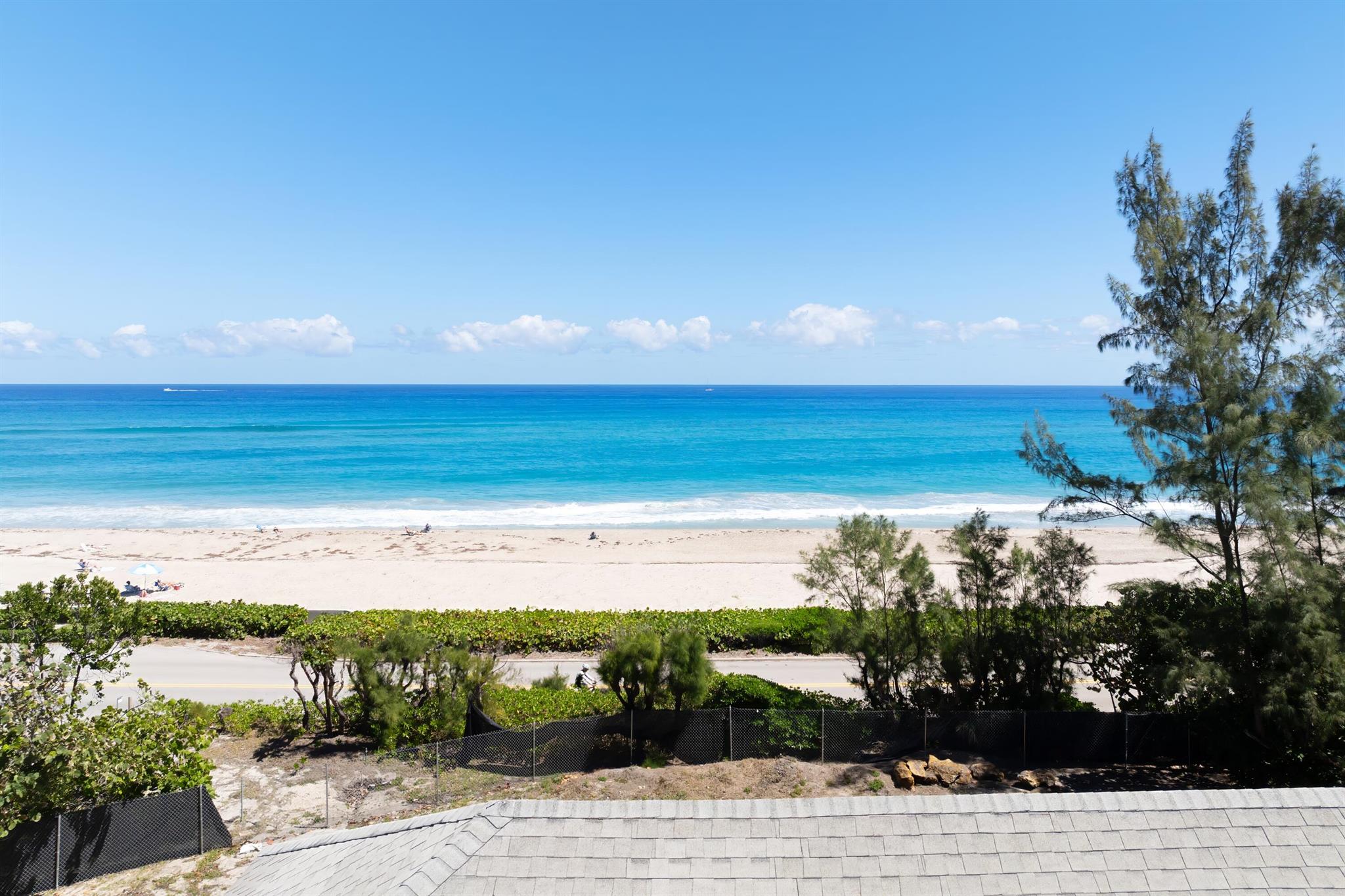 Homes for sale in Palm Beach, FL | 480 S Ocean Boulevard, Palm Beach, FL 33480 | MLS# R11072335