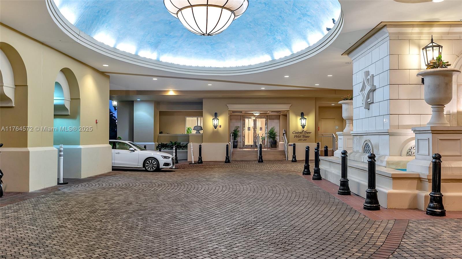 Apartamento à Venda em Sunny Isles Beach, FL