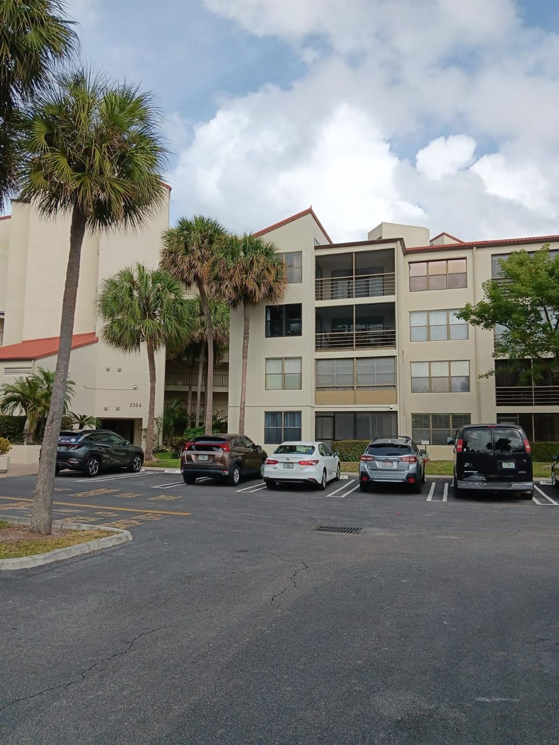 Homes for sale in Pompano Beach, FL | 2304 S Cypress Bend Dr #313, Pompano Beach, FL 33069 | MLS# F10490950