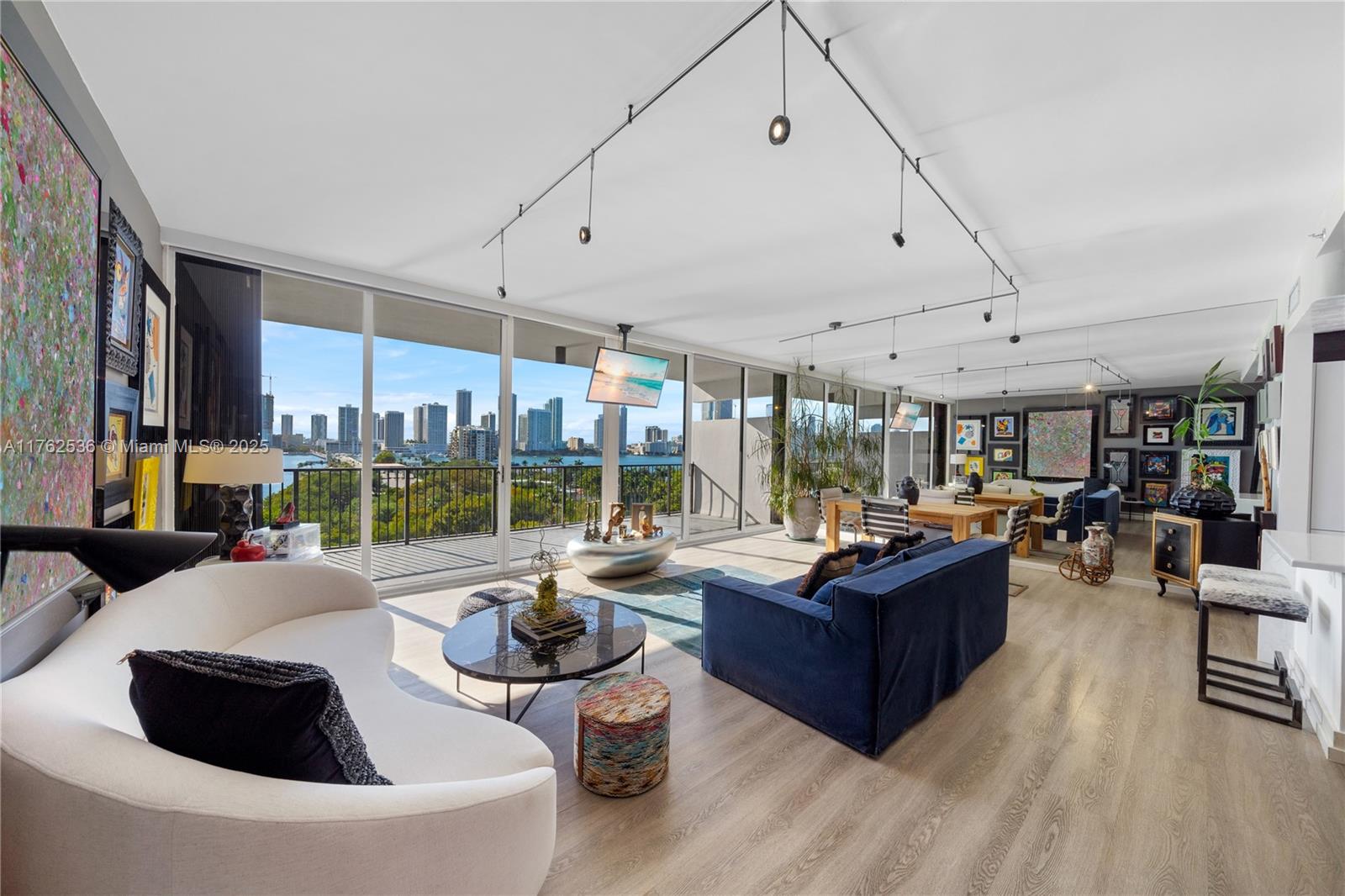 One Thousand Venetian Way