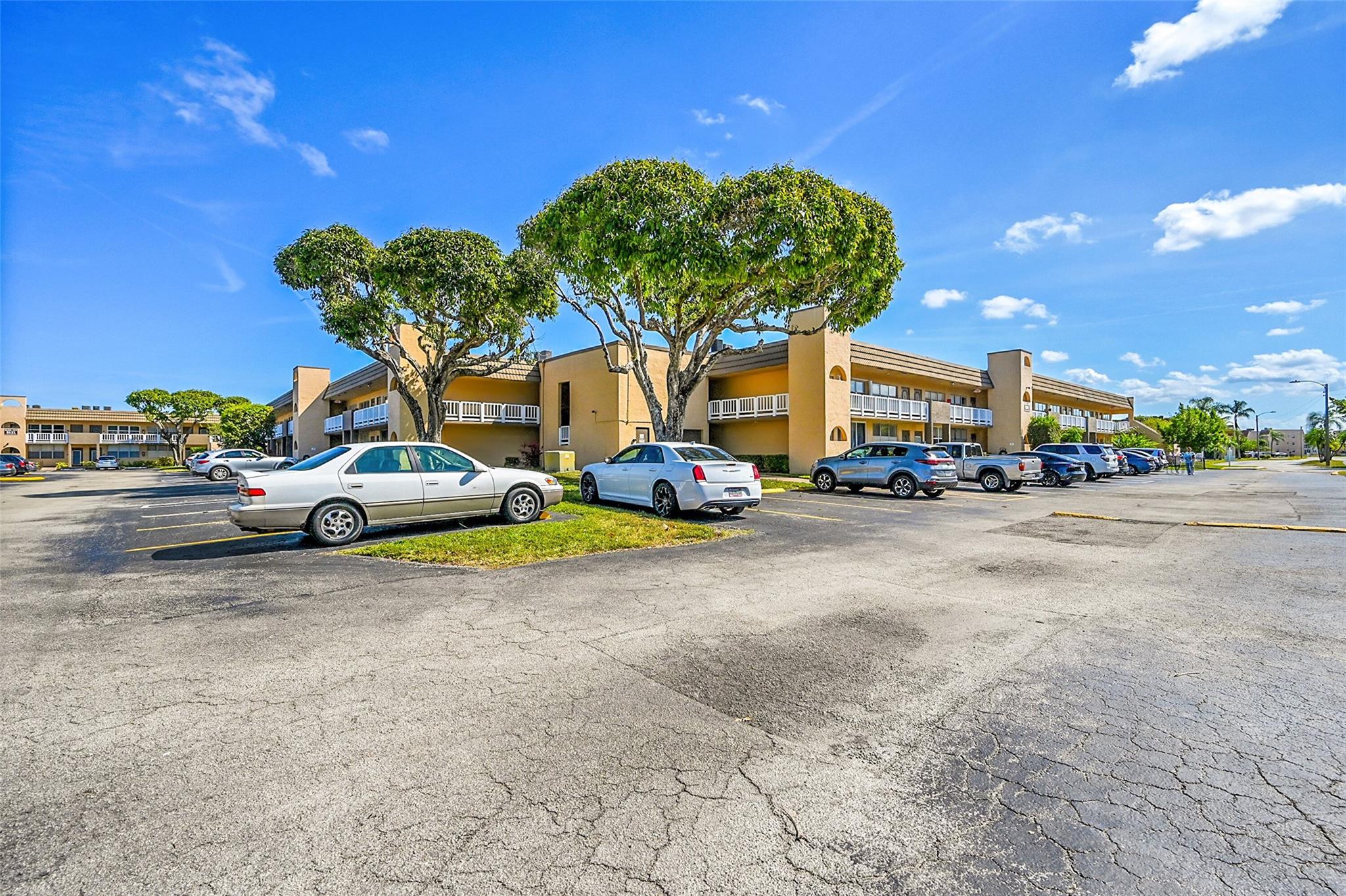 Homes for sale in Sunrise, FL | 9101 Sunrise Lakes Blvd #206, Sunrise, FL 33322 | MLS# F10493149