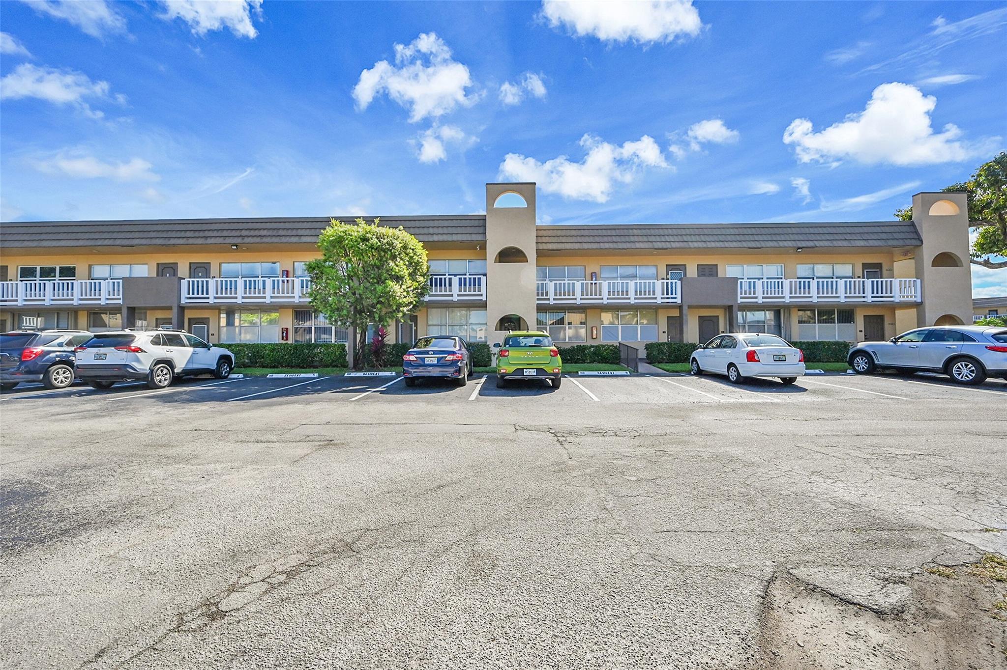 Homes for sale in Sunrise, FL | 9101 Sunrise Lakes Blvd #206, Sunrise, FL 33322 | MLS# F10493149