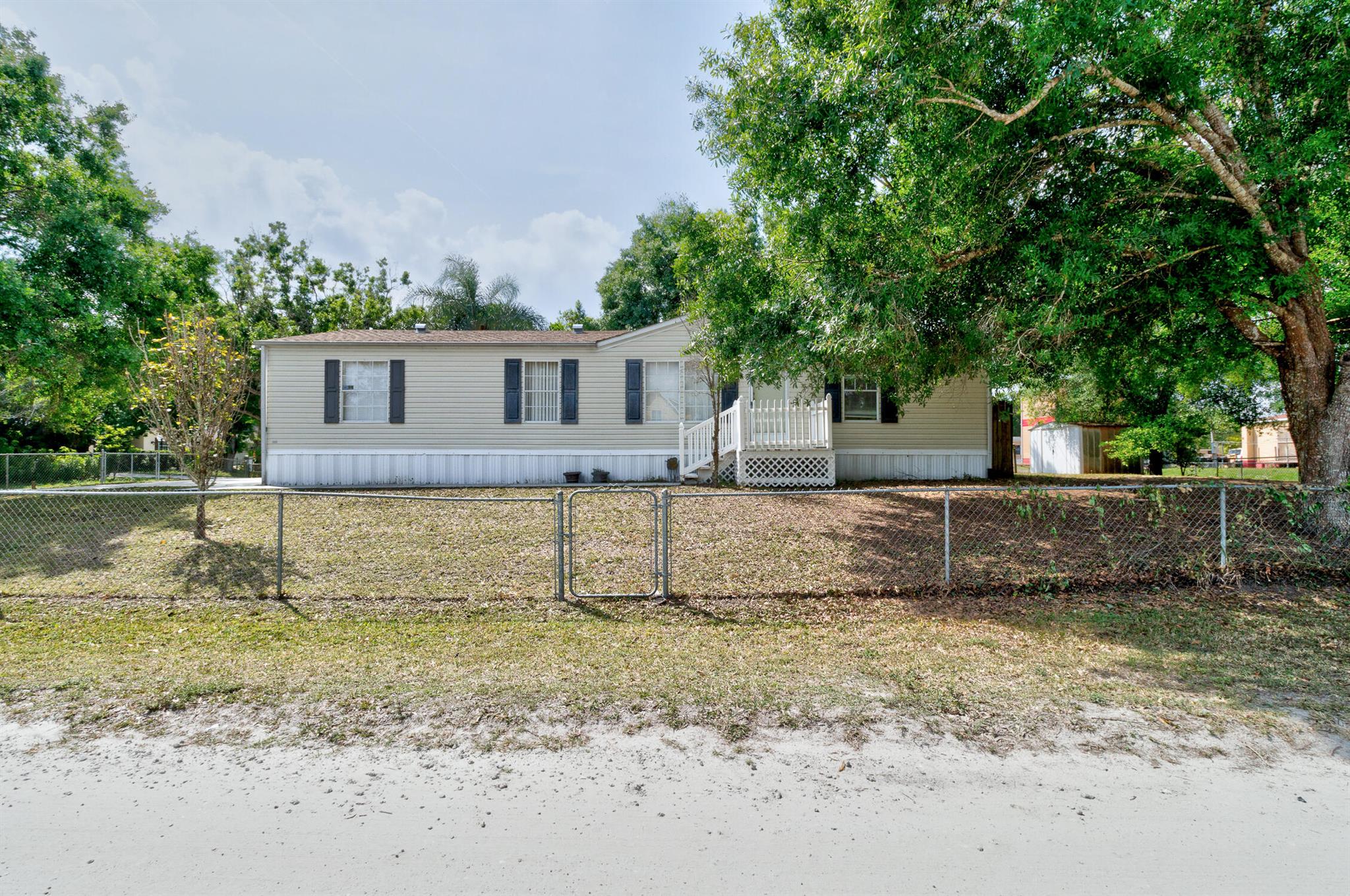 Homes for sale in Fellsmere, FL | 164 S Elm Street, Fellsmere, FL 32948 | MLS# R11073024
