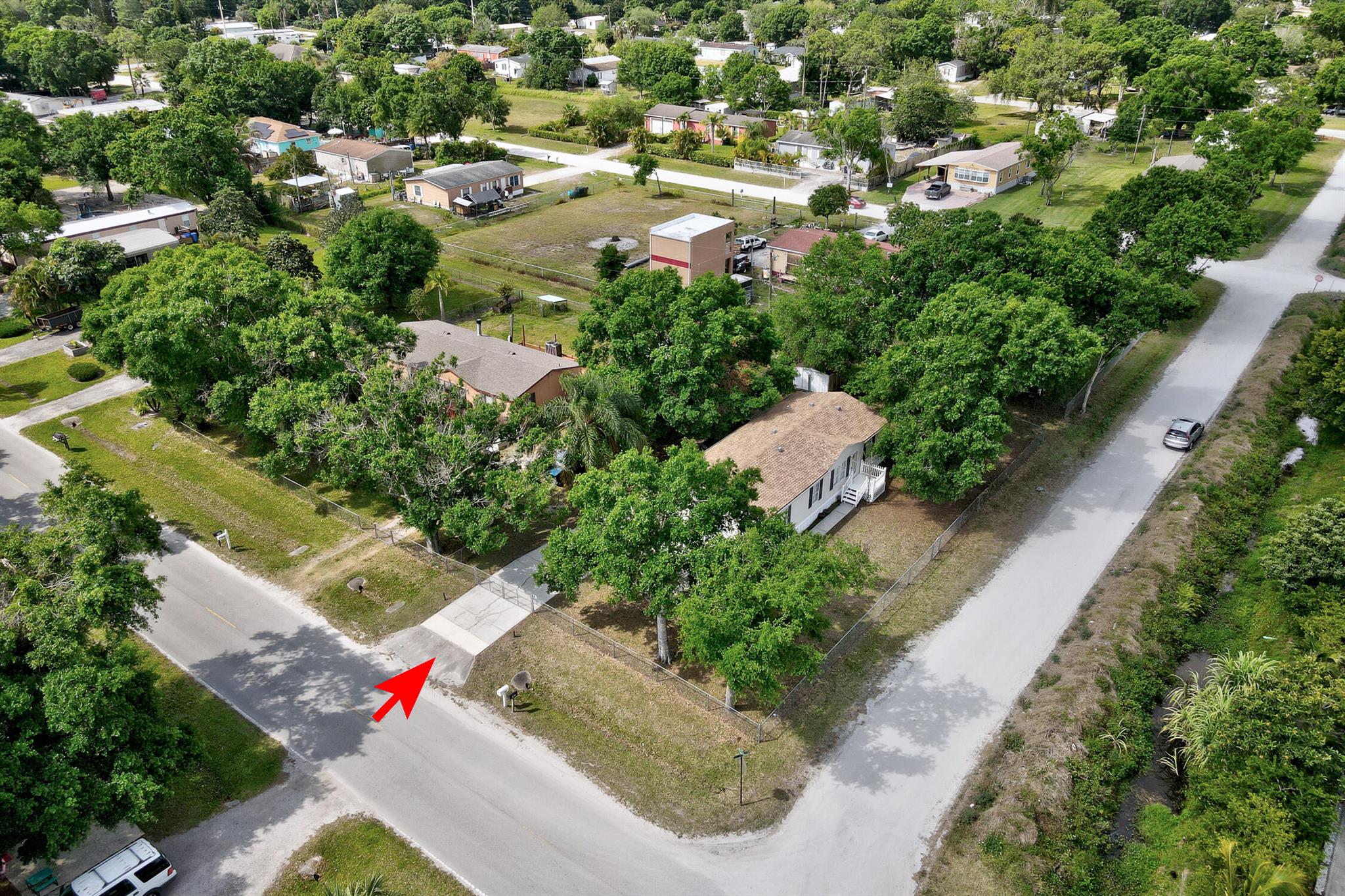 Homes for sale in Fellsmere, FL | 164 S Elm Street, Fellsmere, FL 32948 | MLS# R11073024