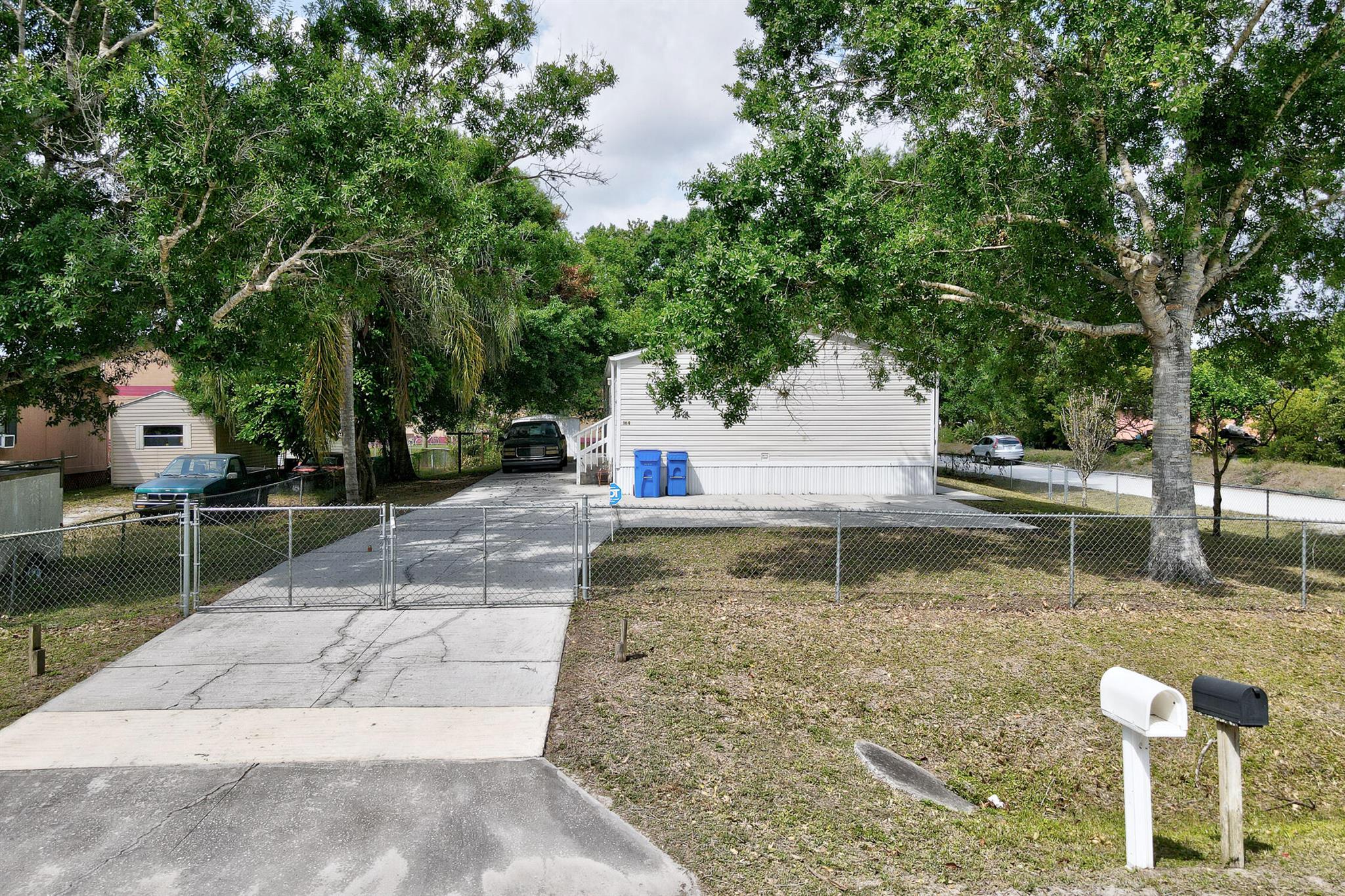 Homes for sale in Fellsmere, FL | 164 S Elm Street, Fellsmere, FL 32948 | MLS# R11073024