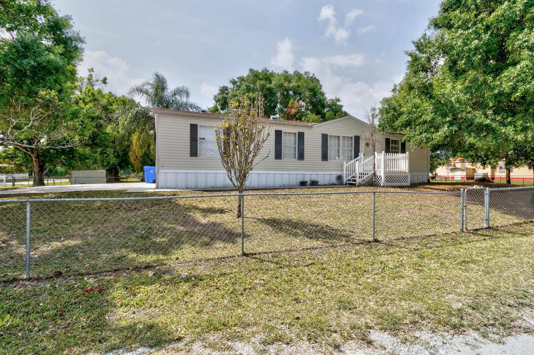 Homes for sale in Fellsmere, FL | 164 S Elm Street, Fellsmere, FL 32948 | MLS# R11073024