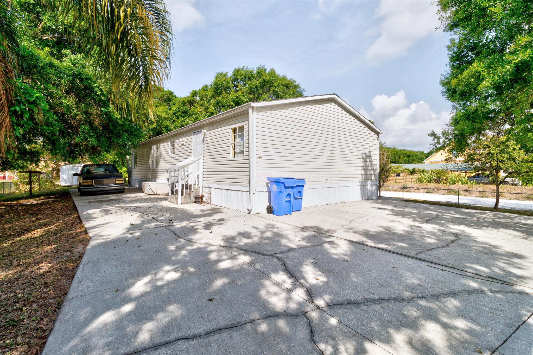 Homes for sale in Fellsmere, FL | 164 S Elm Street, Fellsmere, FL 32948 | MLS# R11073024