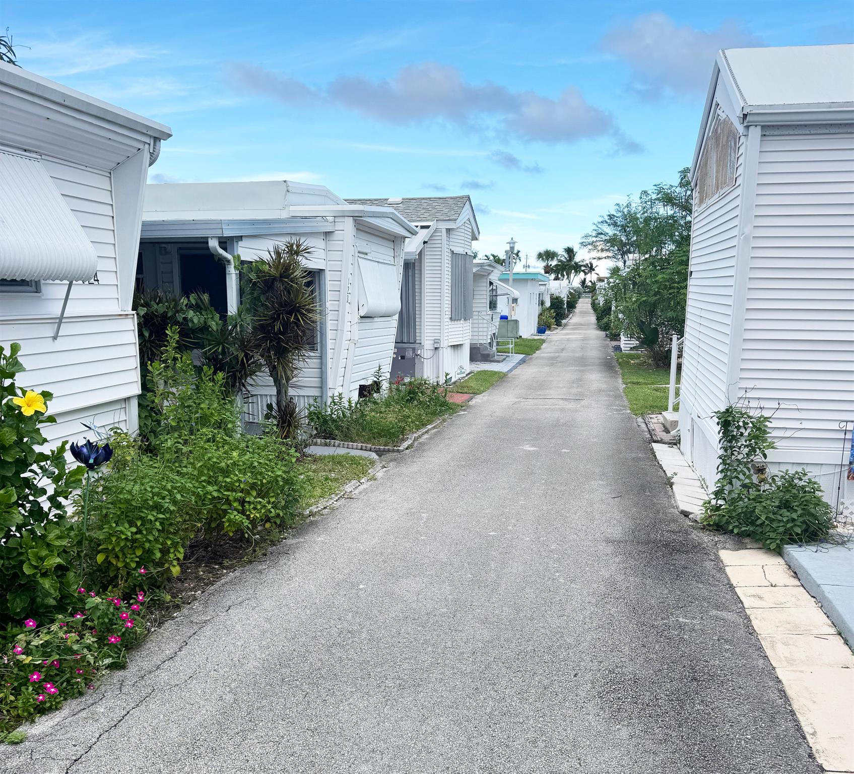 Homes for sale in Briny Breezes, FL | 23 Hibiscus Dr #I, Briny Breezes, FL 33435 | MLS# R11073218