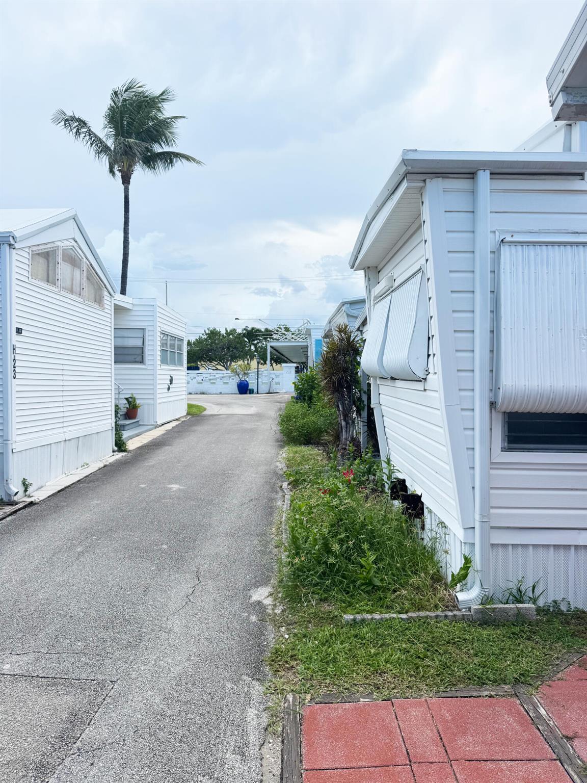 Homes for sale in Briny Breezes, FL | 23 Hibiscus Dr #I, Briny Breezes, FL 33435 | MLS# R11073218