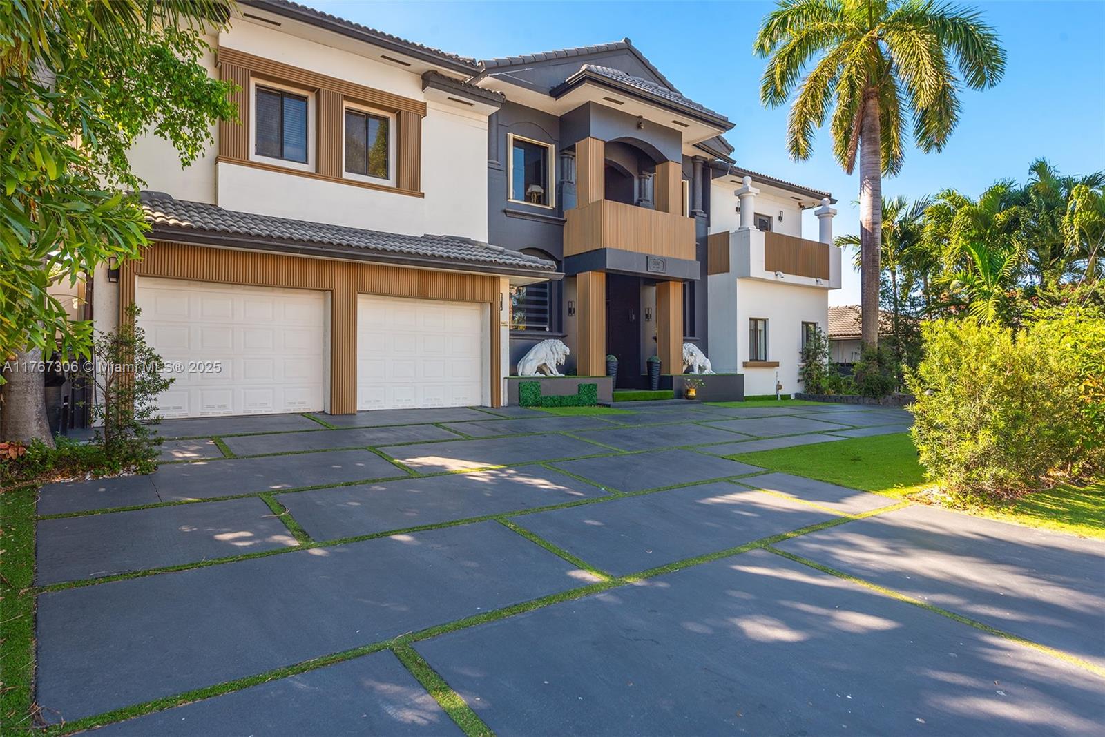 House for Sale in North Miami Beach, FL