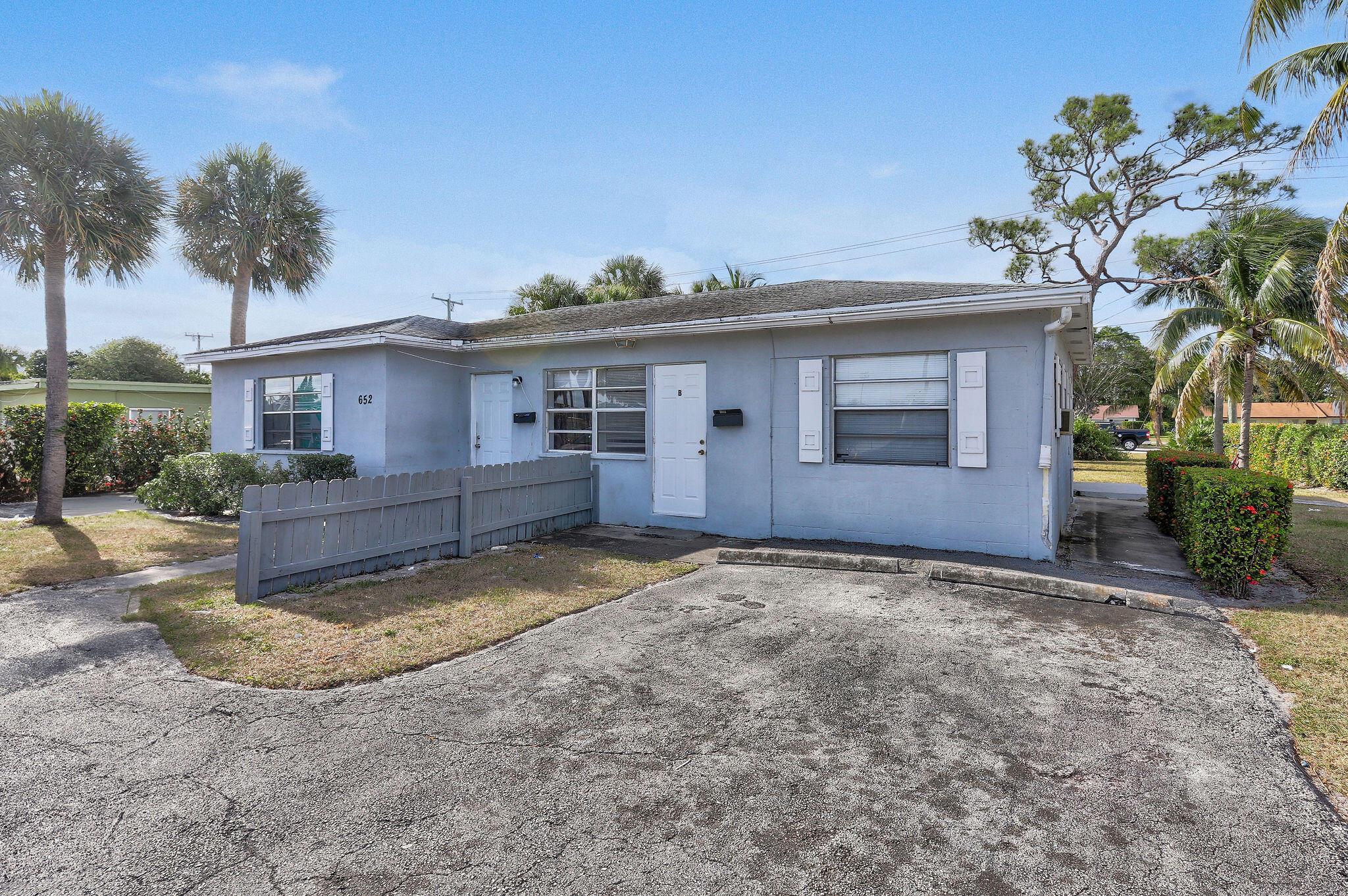 Homes for sale in Lake Park, FL | 652 Bayberry Dr, Lake Park, FL 33403 | MLS# R11073515