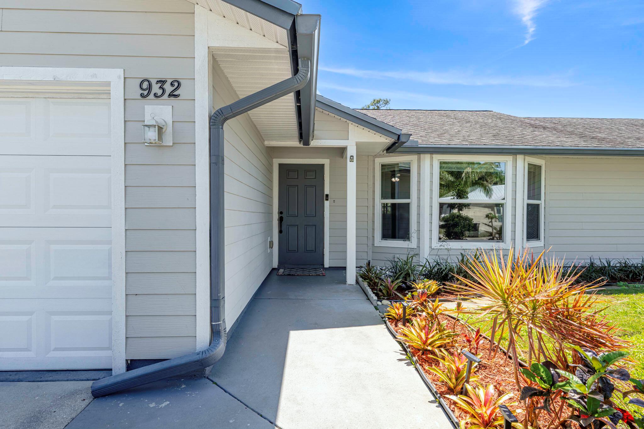 Homes for sale in Port St Lucie, FL | 932 Se Damask Avenue, Port St Lucie, FL 34983 | MLS# R11073620