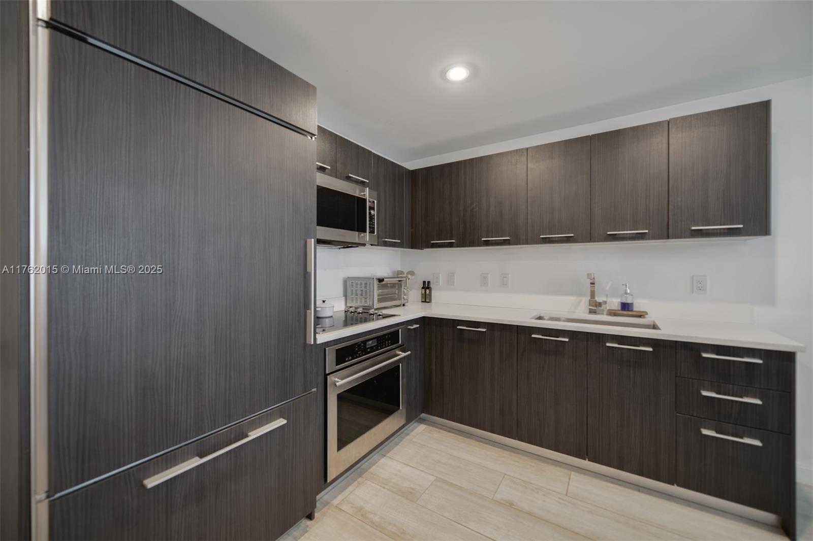45 SW 9th St #1107, Miami FL 33130