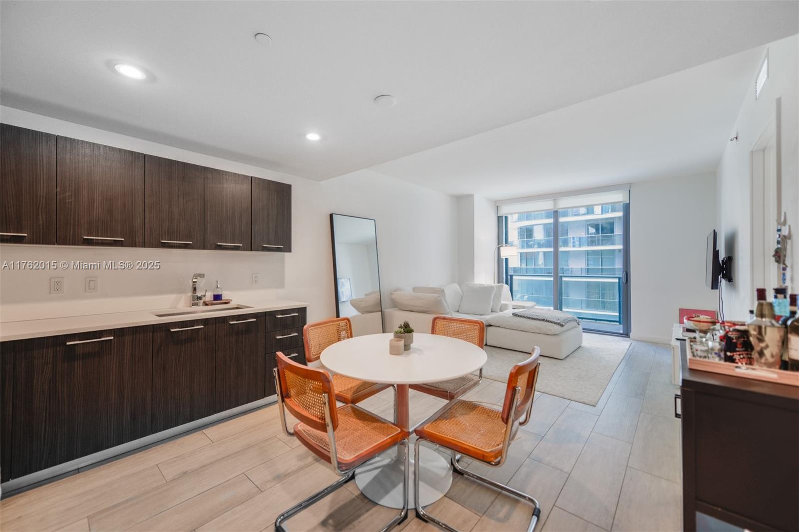 45 SW 9th St #1107, Miami FL 33130